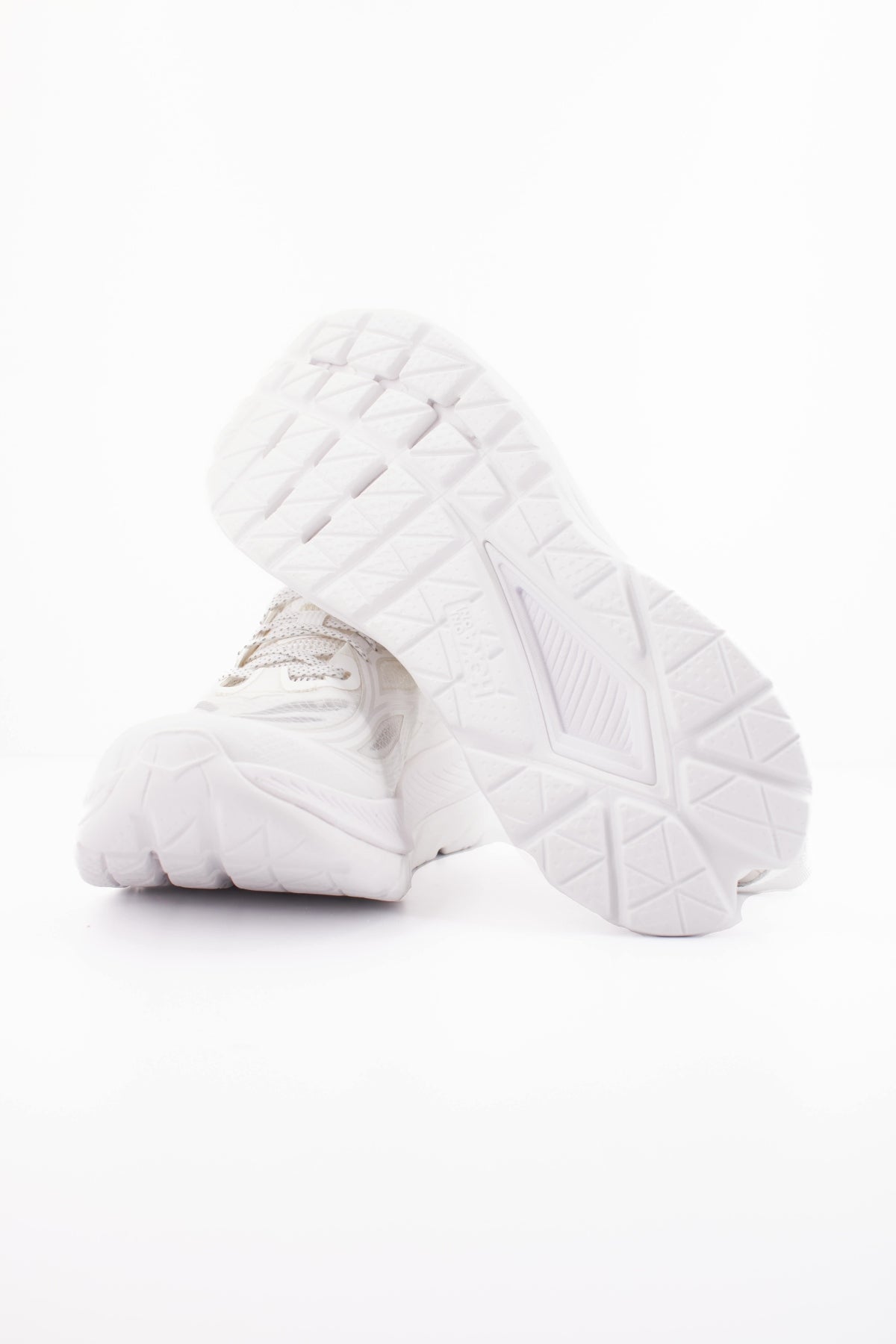 HOKA W MACH REMASTER en color BLANCO (5)