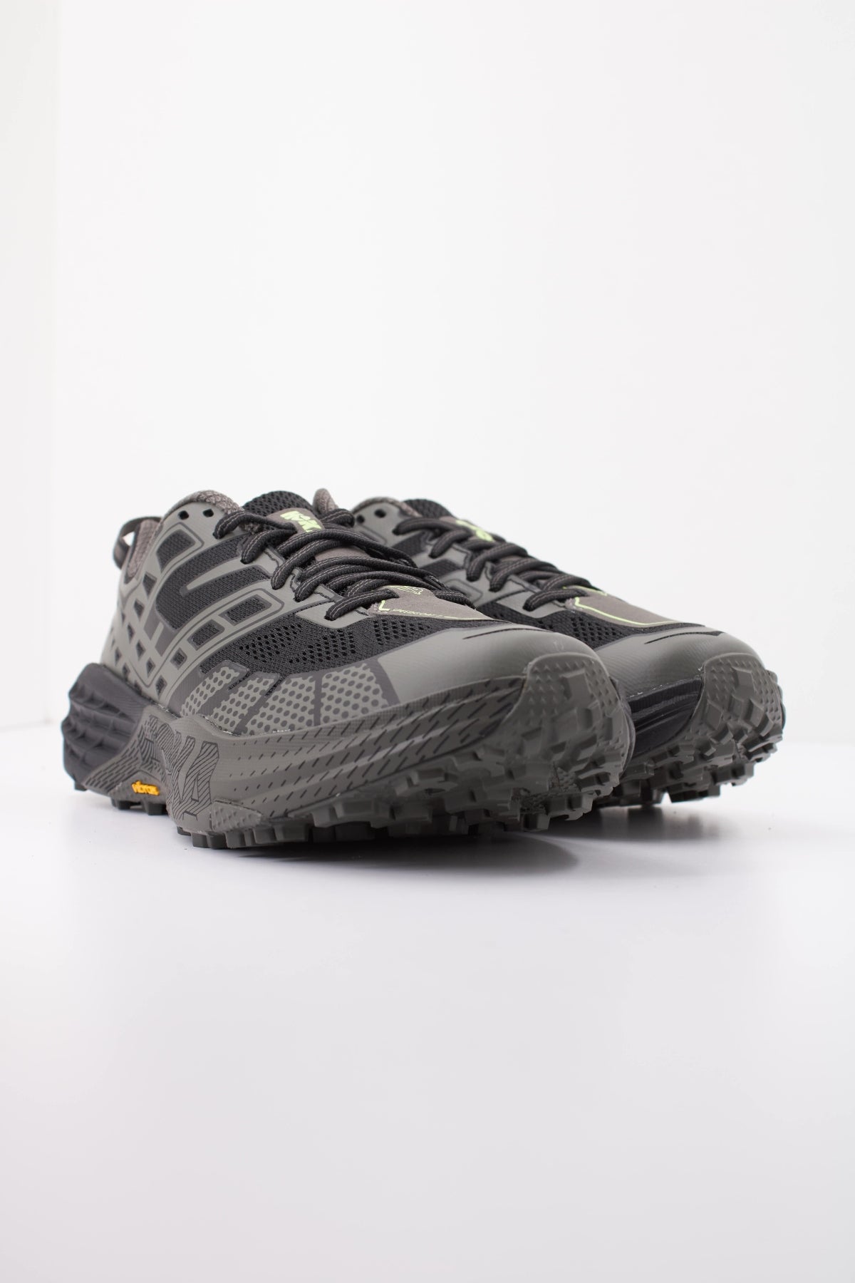 HOKA 1162710HO ZAPATILLA U SPEEDGOAT 2 en color NEGRO (2)