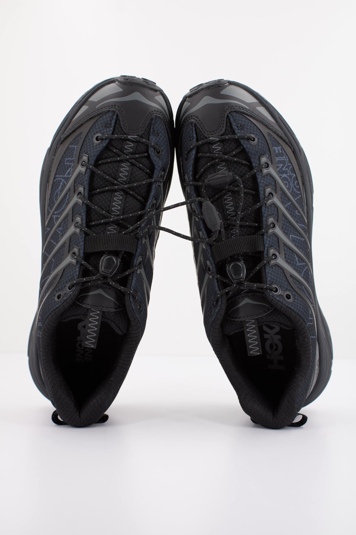HOKA U MAFATE THREE2 en color NEGRO (3)