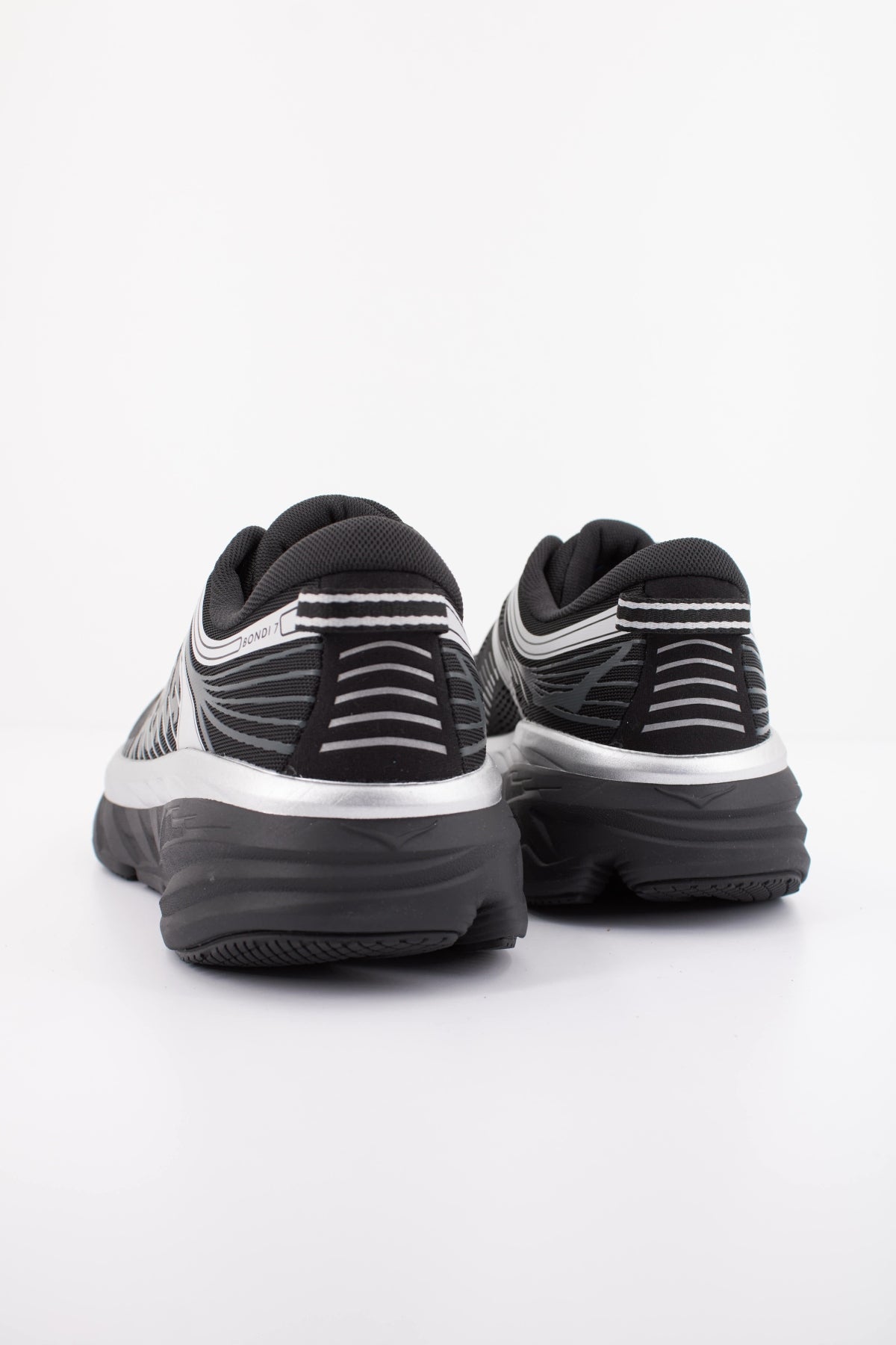 HOKA BONDI 7 en color NEGRO (4)