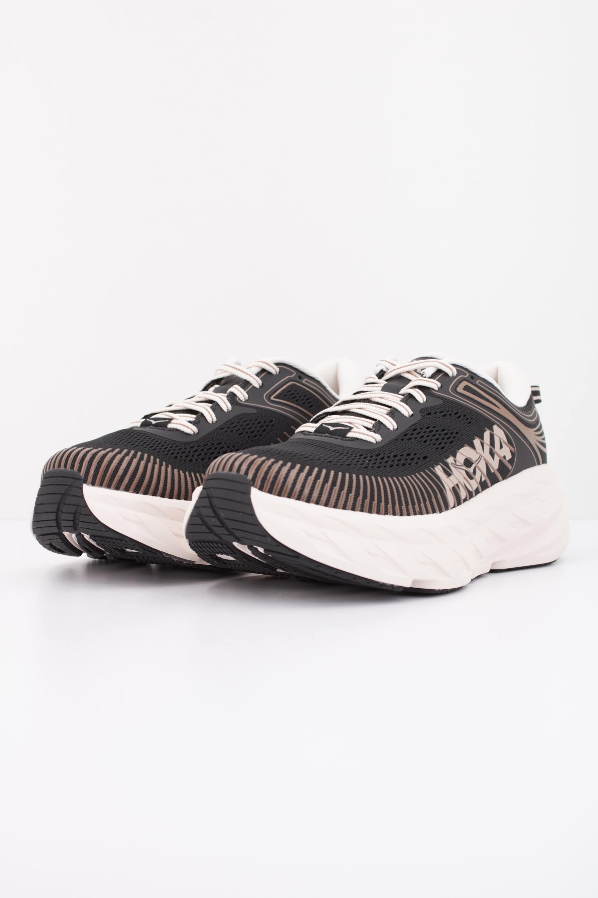 HOKA W BONDI 7 en color NEGRO (2)