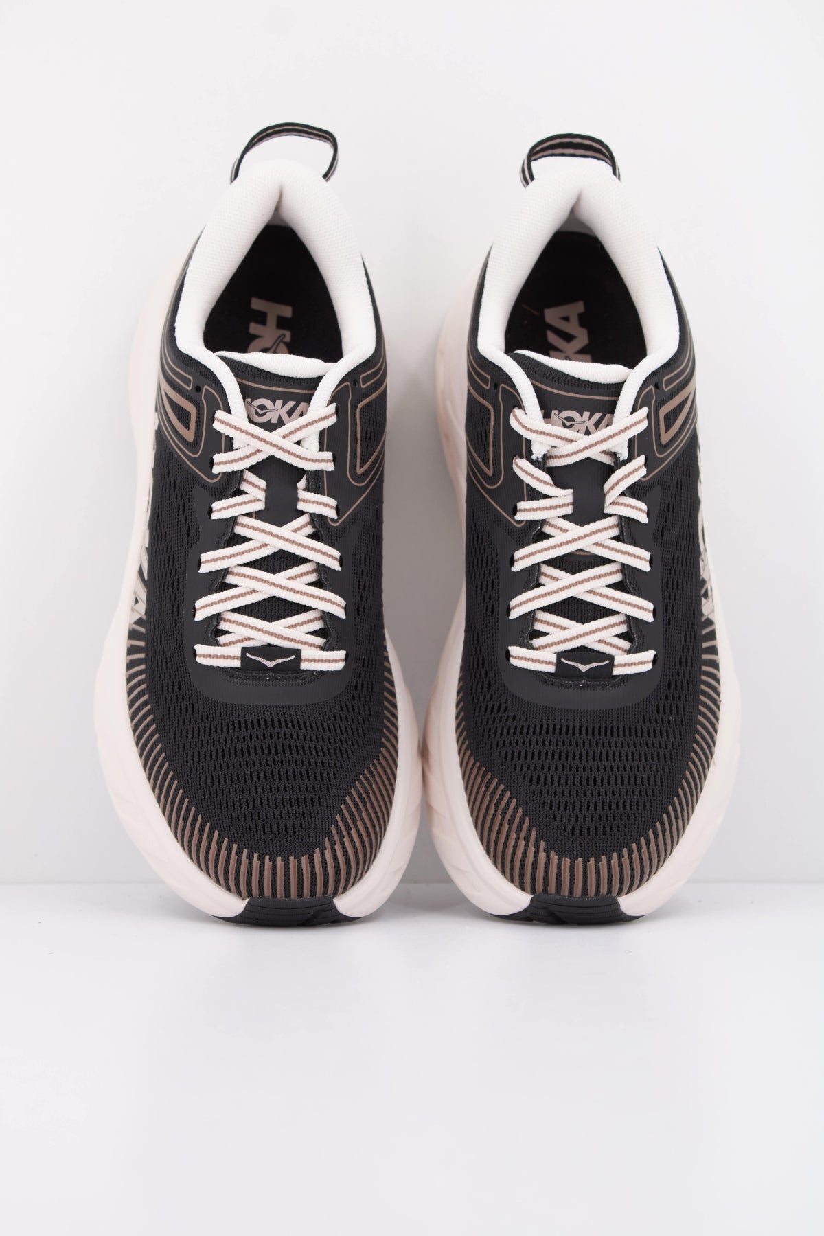 HOKA W BONDI 7 en color NEGRO (3)