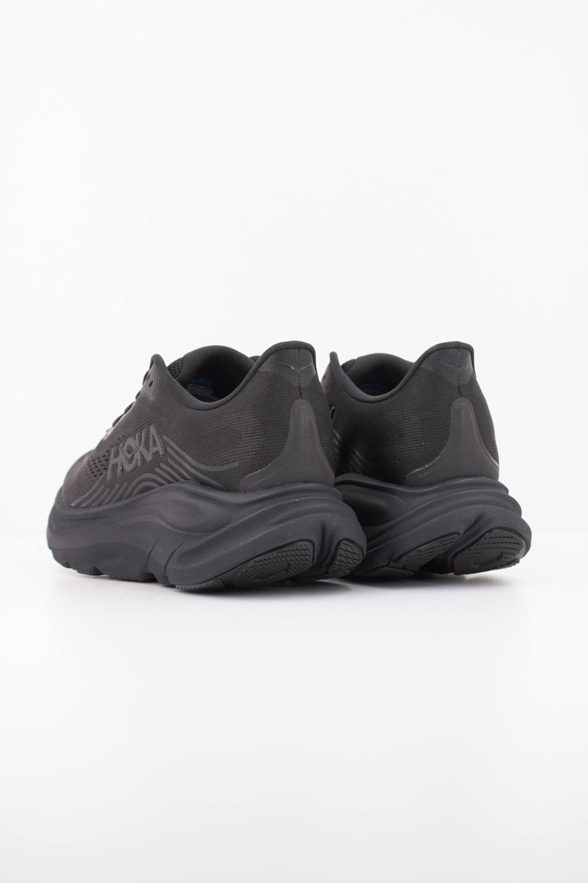 HOKA 1176573HO en color NEGRO (4)