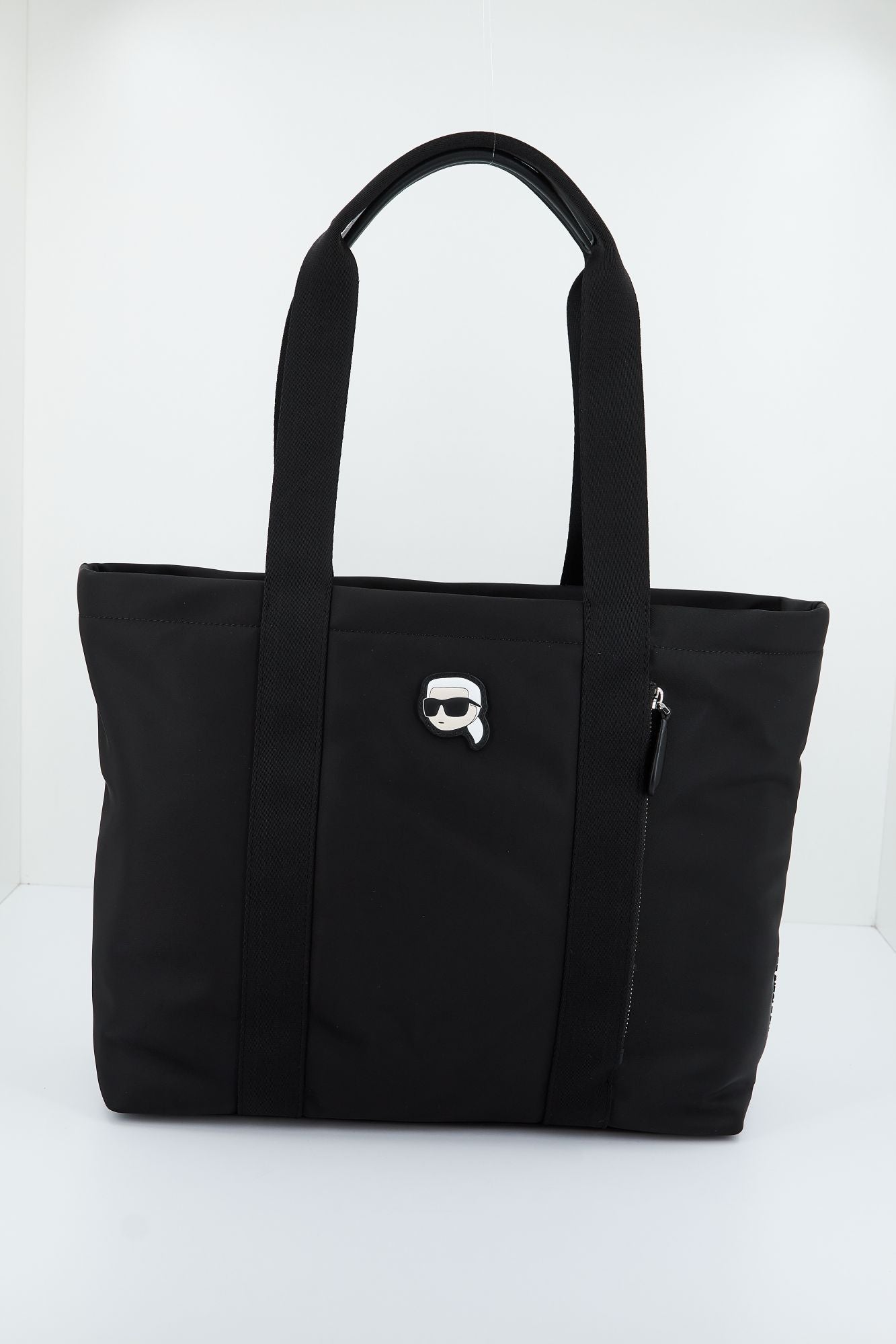KARL LAGERFELD K/IKONIK 2.0 NYLON ZIP TOT en color NEGRO (1)