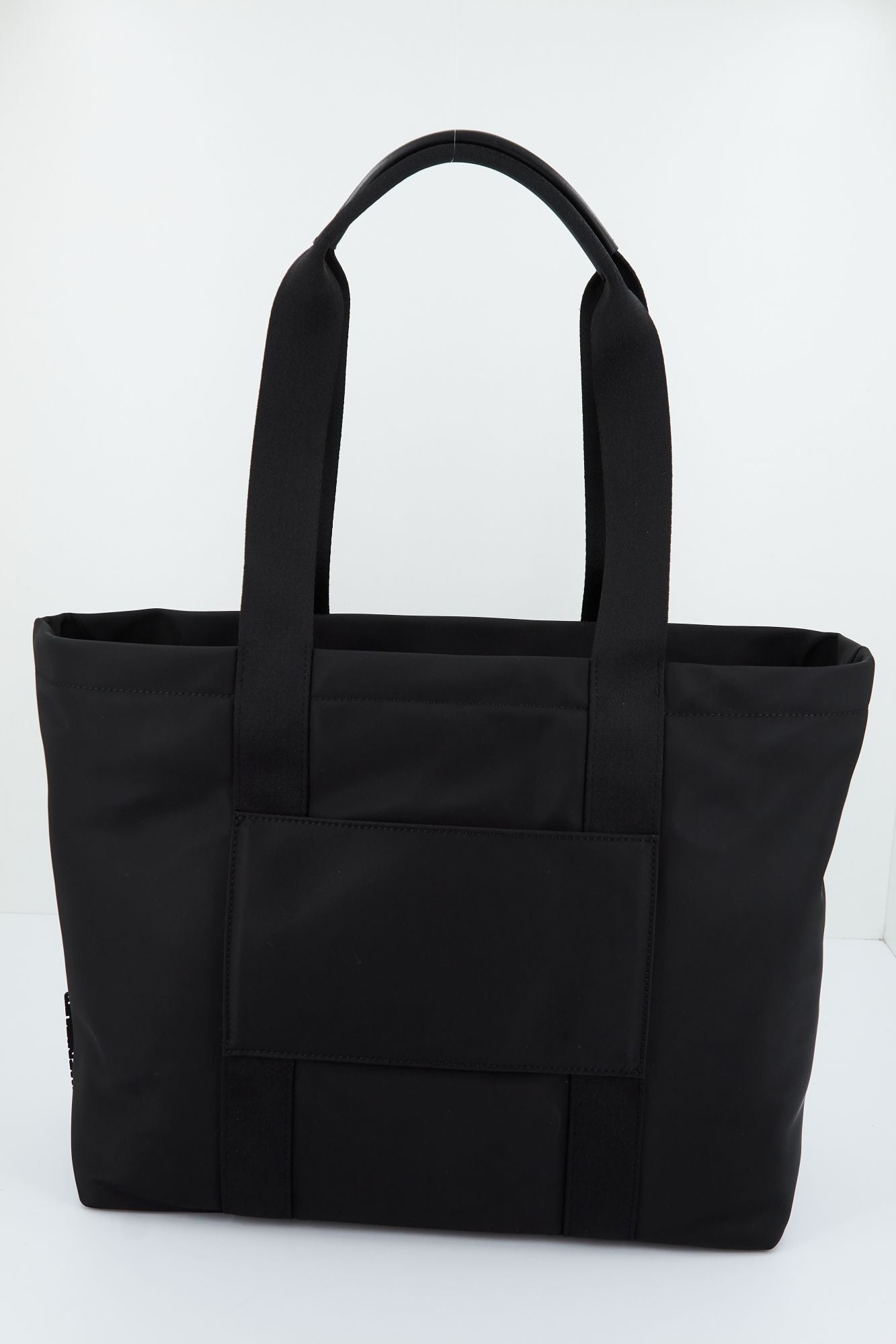 KARL LAGERFELD K/IKONIK 2.0 NYLON ZIP TOT en color NEGRO (3)