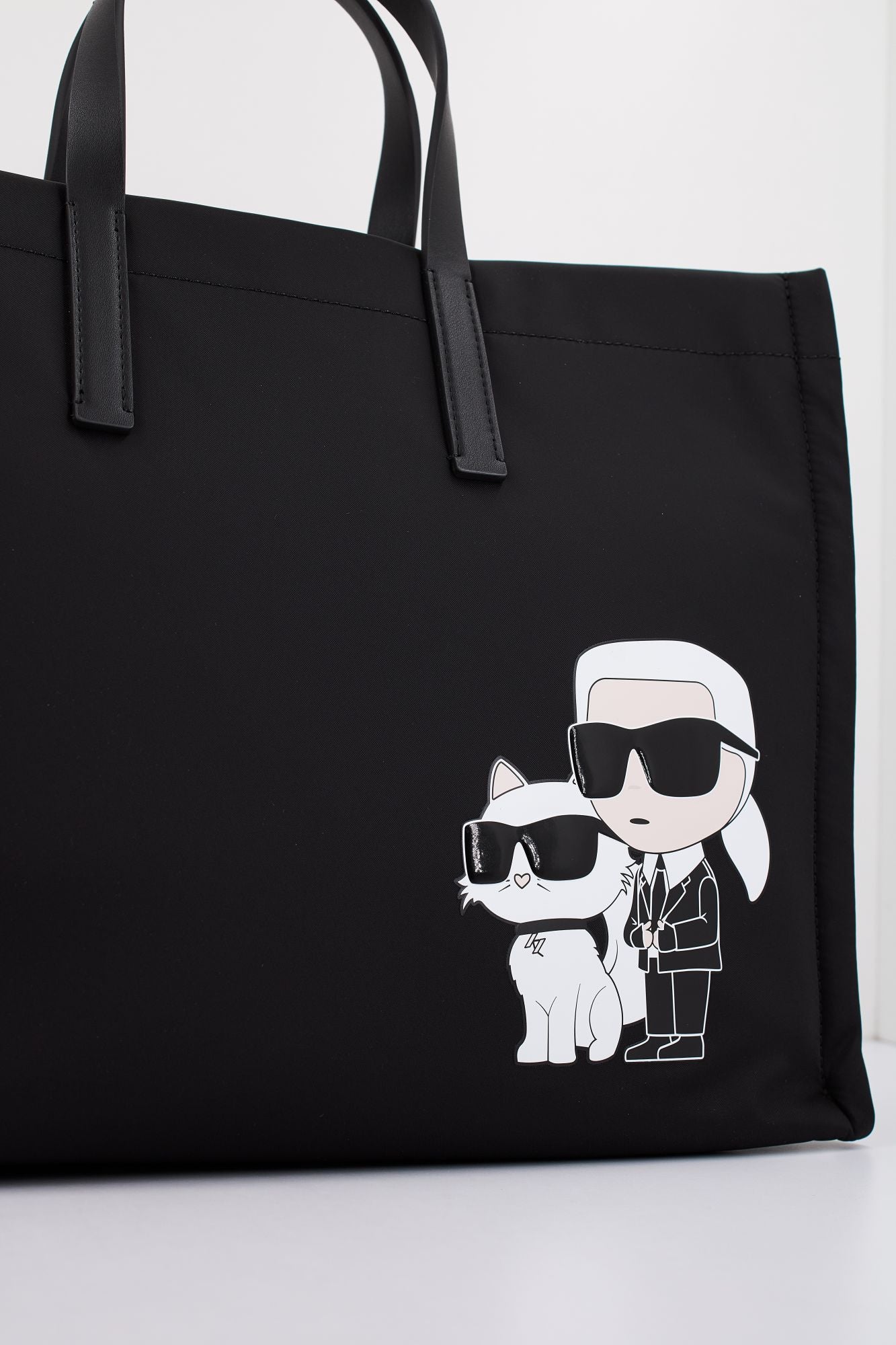 KARL LAGERFELD K/IKONIK 2.0 NYLON LG CB T en color NEGRO (4)