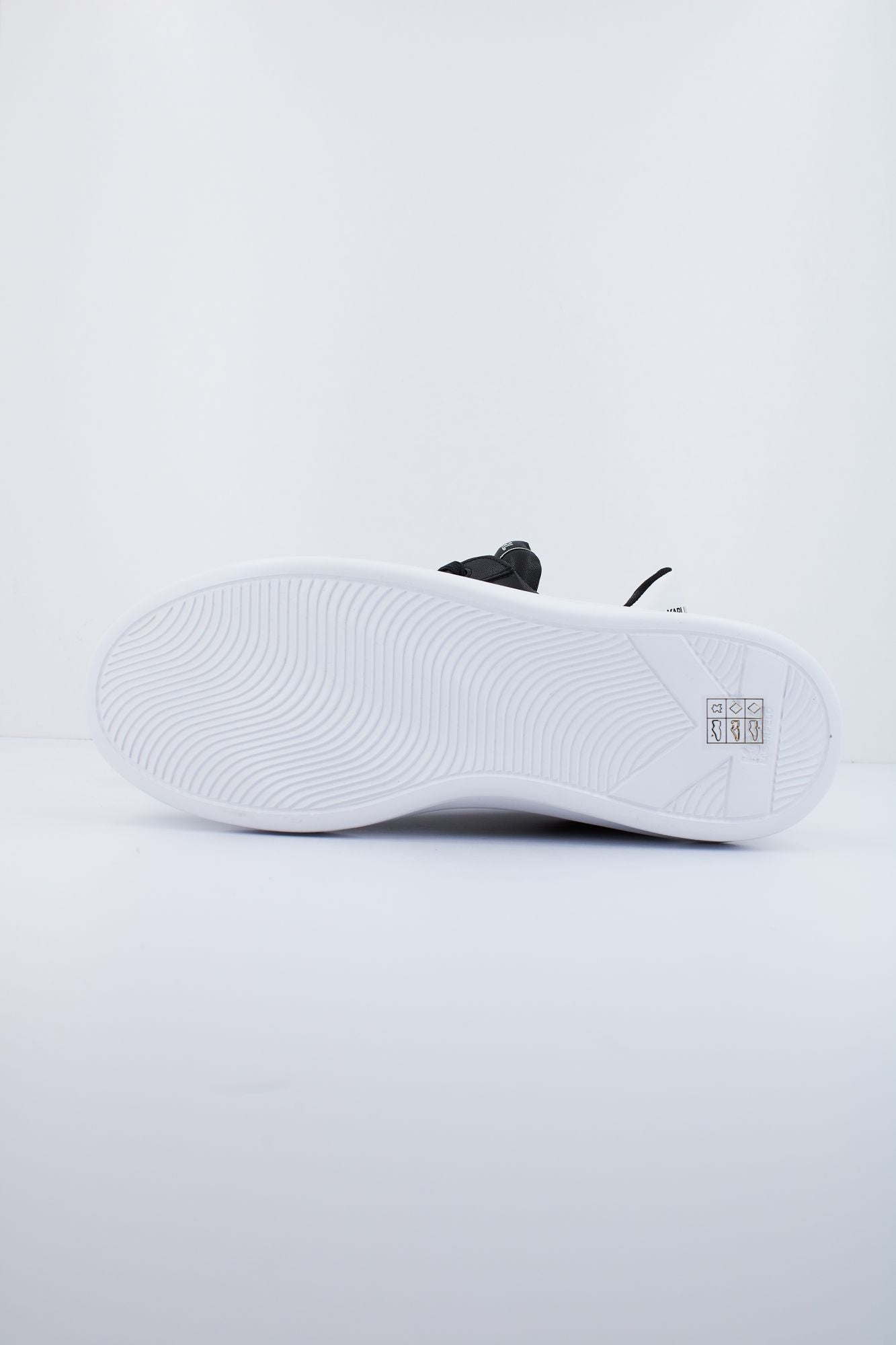 KARL LAGERFELD KAPRI MENS KARL NFT LO LAC en color NEGRO (4)