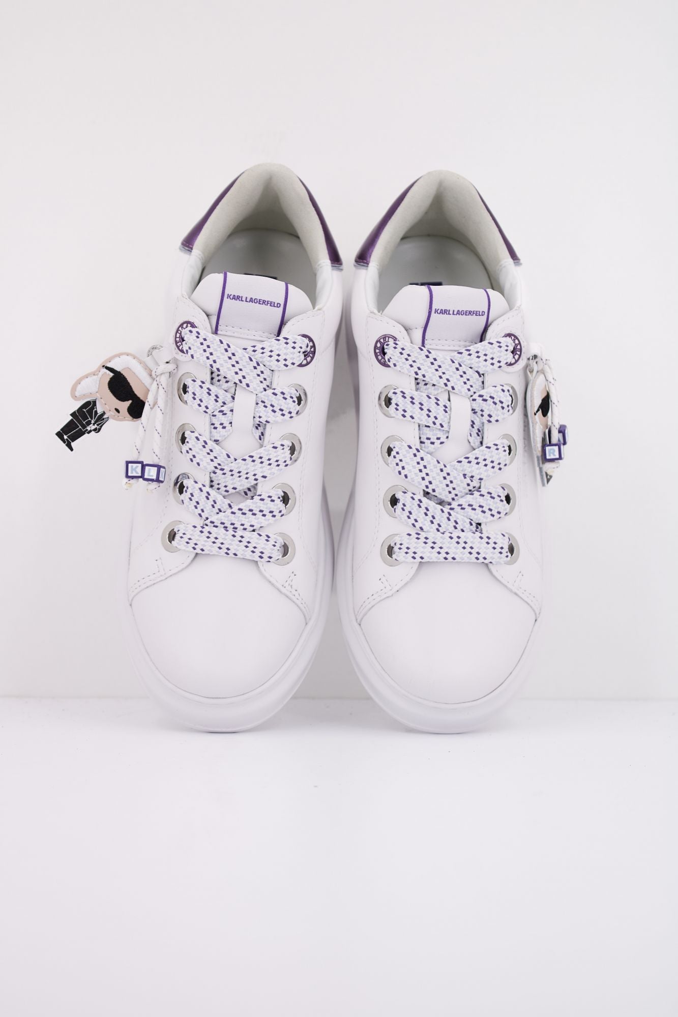 KARL LAGERFELD KAPRI KEYCHAIN en color BLANCO (3)