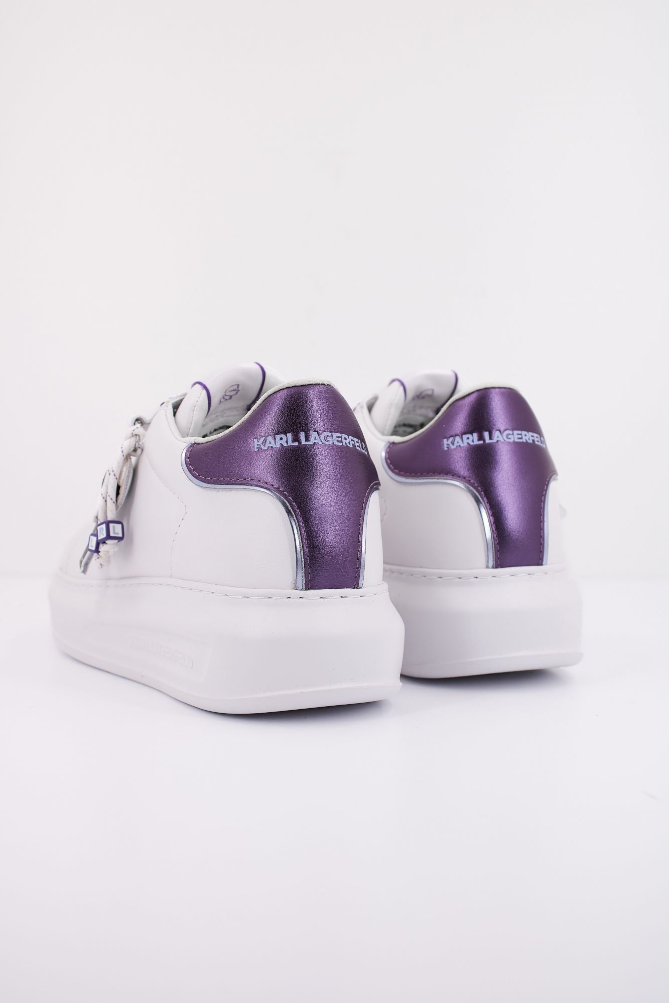 KARL LAGERFELD KAPRI KEYCHAIN en color BLANCO (4)