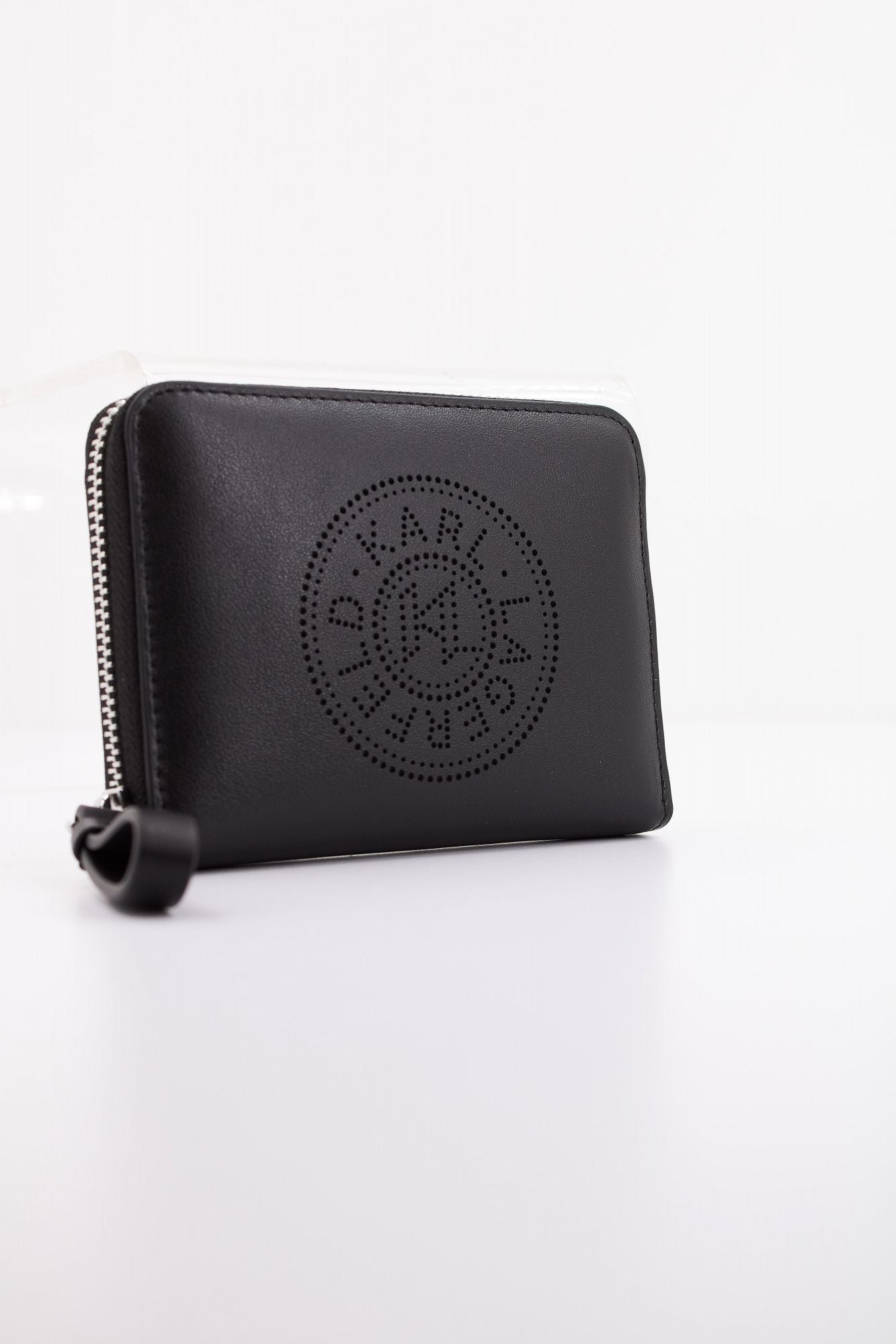 KARL LAGERFELD K/CIRCLE SM ZIP WLLT PERF en color NEGRO (2)