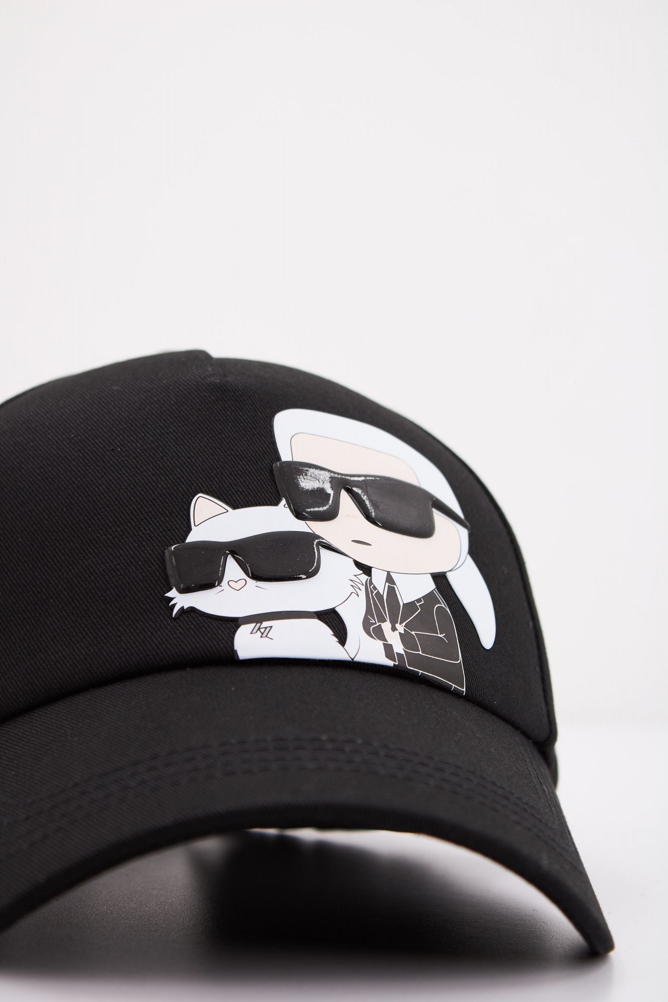 KARL LAGERFELD K/IKONIK 2.0 CAP XL KC en color NEGRO (4)