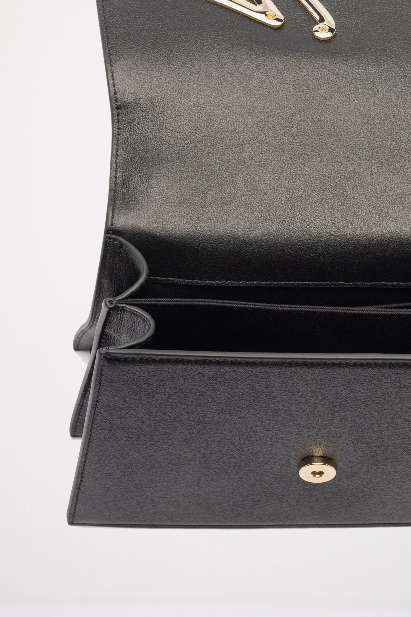 KARL LAGERFELD SIGNATURE 2.0 MD CROSSBODY en color NEGRO (4)