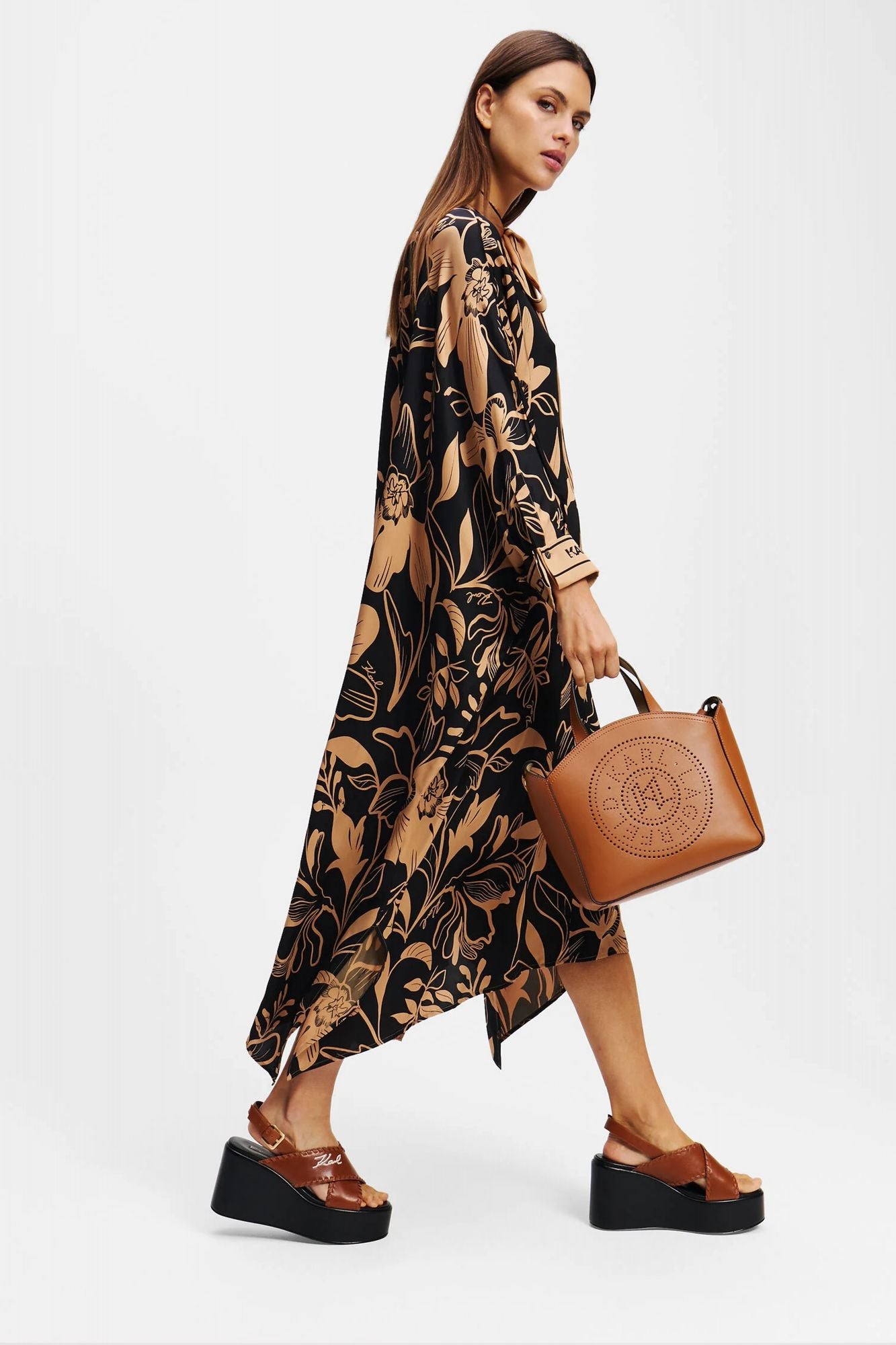 KARL LAGERFELD K CIRCLE SM TOTE PERFORATE en color MARRON (4)