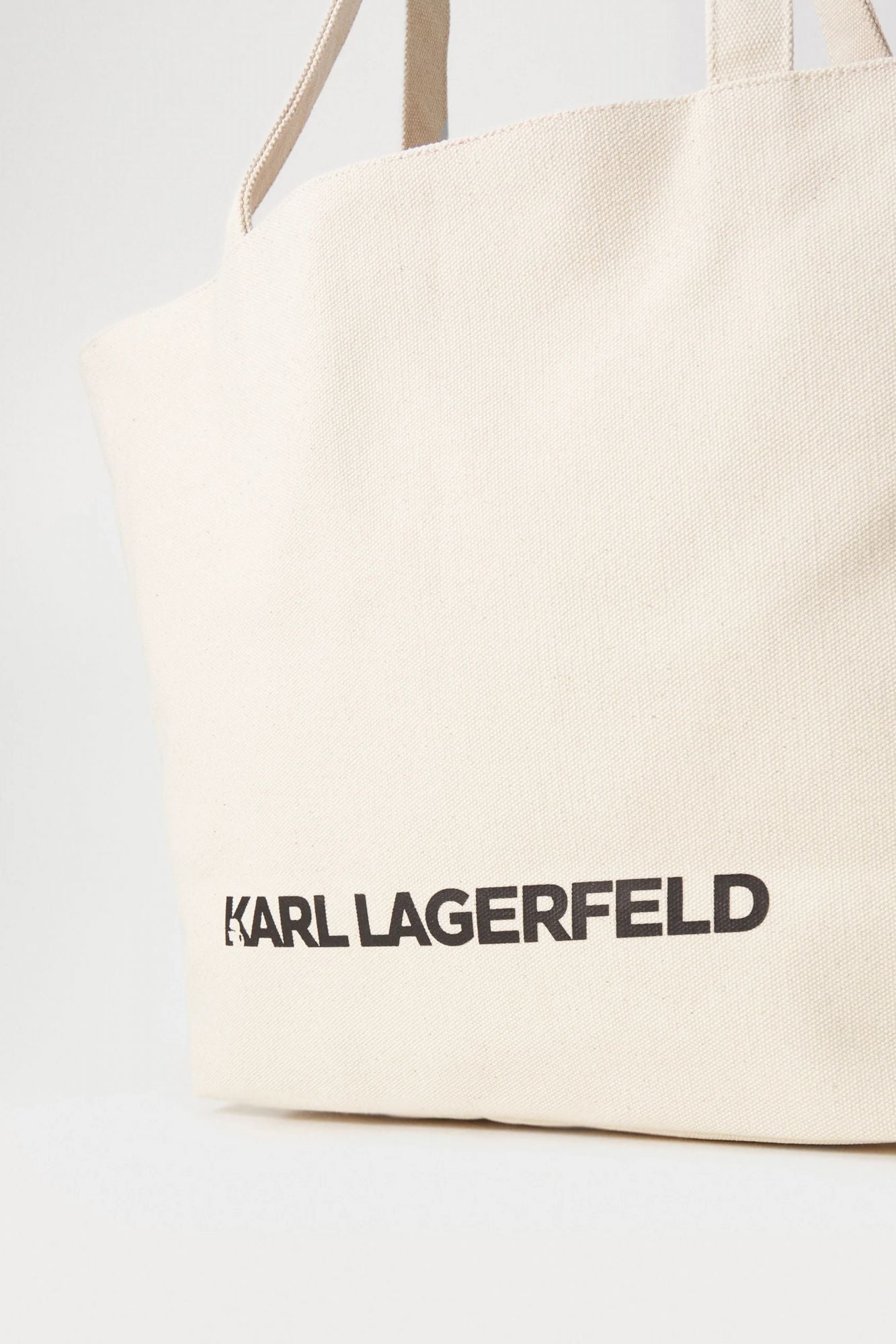 KARL LAGERFELD HEARTS REVERSIBLE SHOPPER en color BEIS (4)