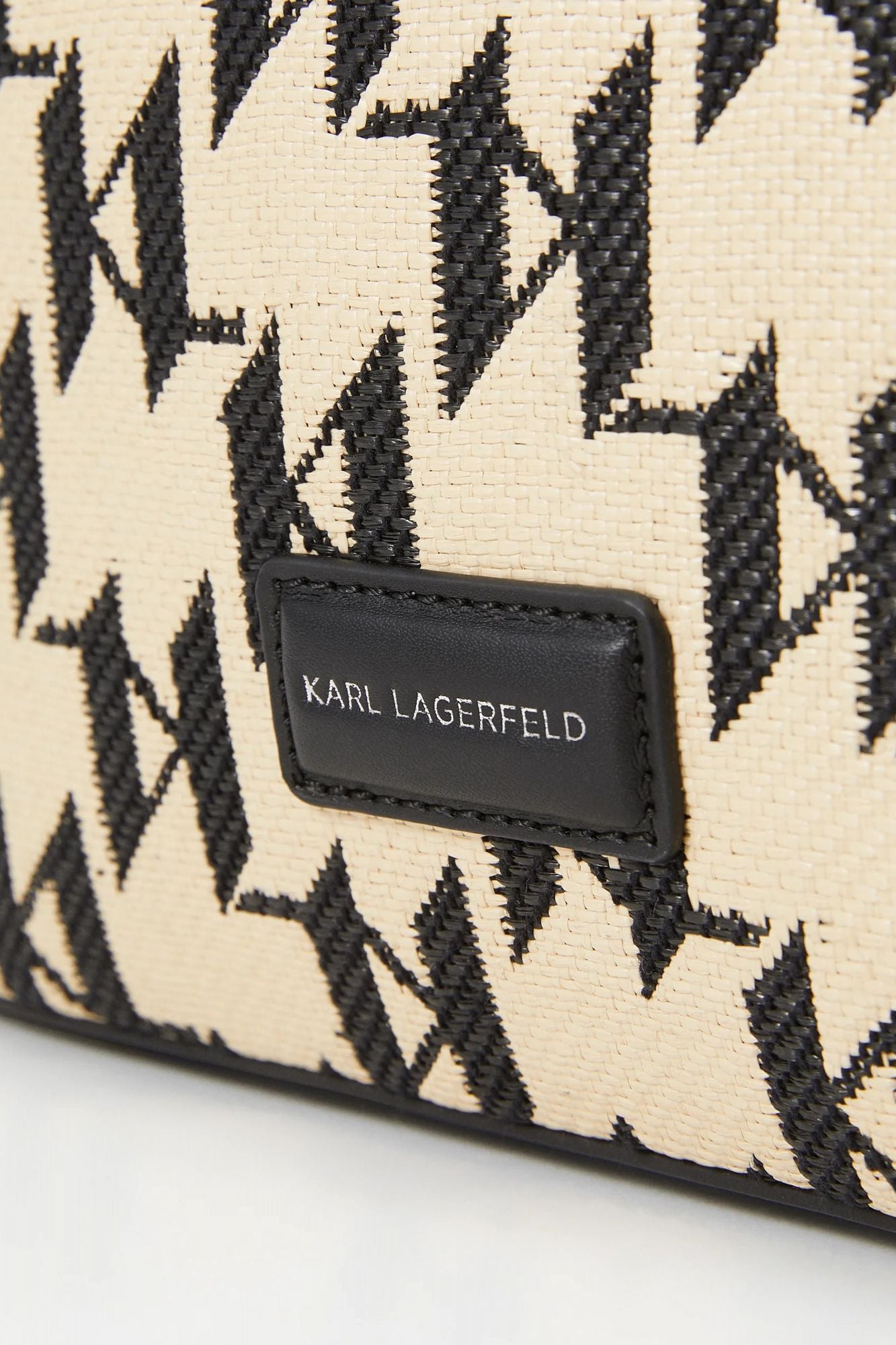 KARL LAGERFELD ESSENTIAL RAFFIA SM TOT MN en color NEGRO (4)