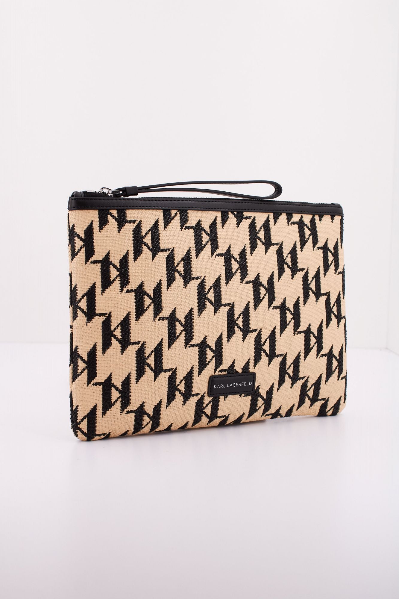 KARL LAGERFELD K ESSENTIAL RAFFIA POUCH M en color BEIS (2)