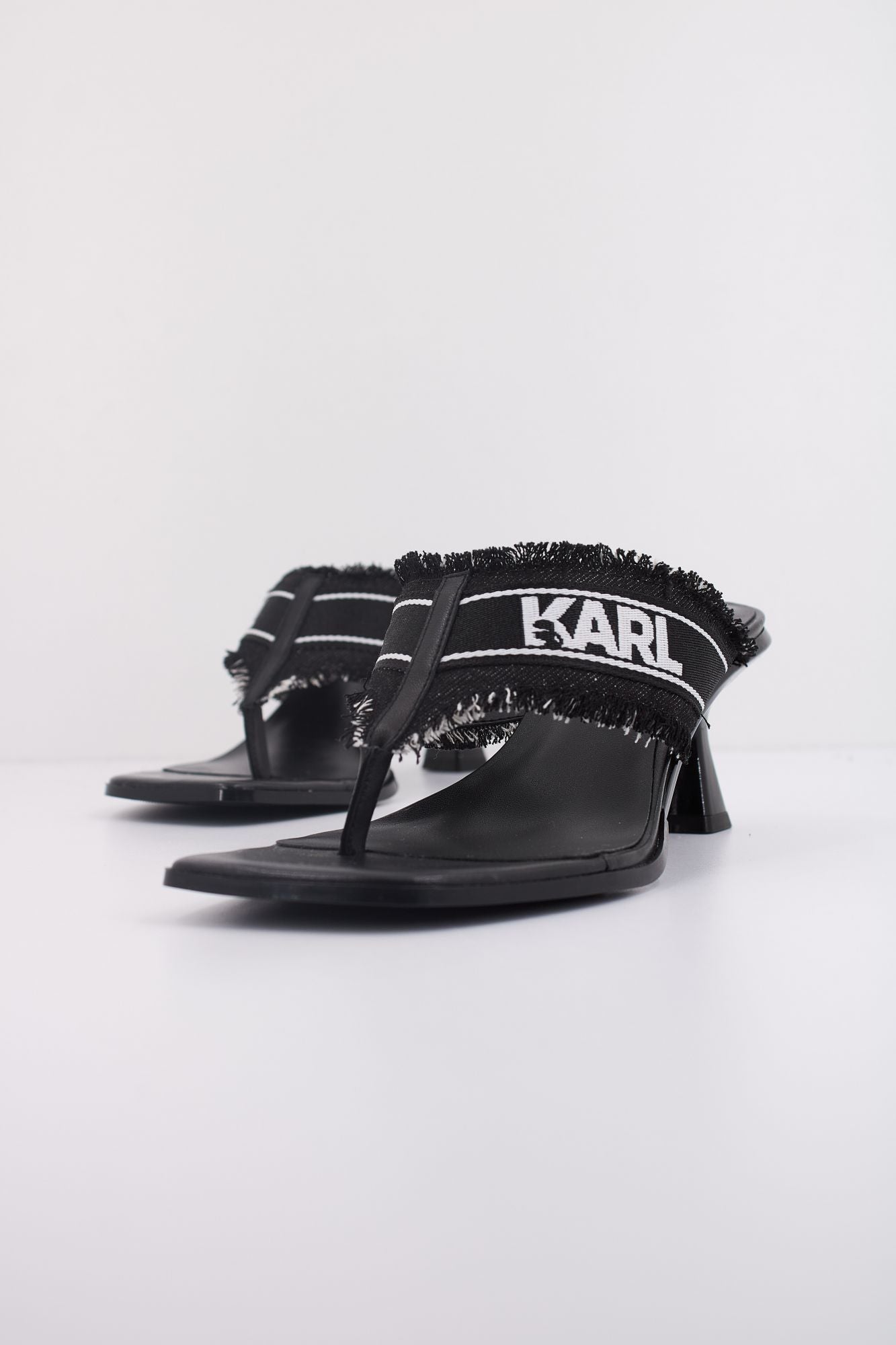 KARL LAGERFELD PANACHE II BORDER SLIDE en color NEGRO (2)