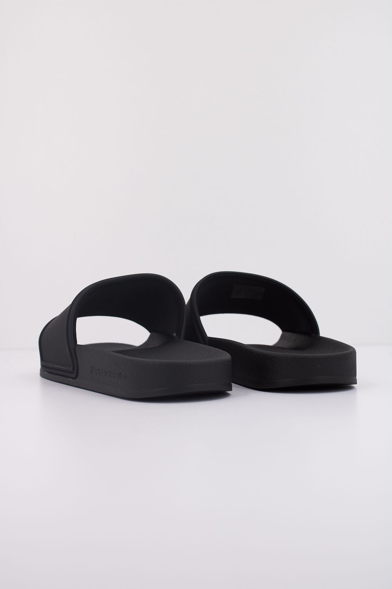 KARL LAGERFELD KONDO 2.0 KARL NFT SLIDE en color NEGRO (4)