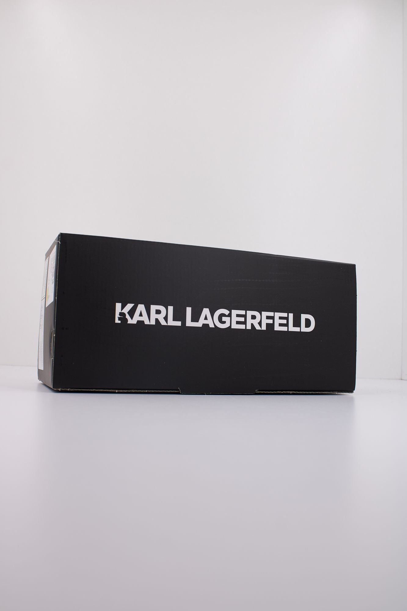 KARL LAGERFELD KONDO KARL NFT RELIEF en color NEGRO (6)