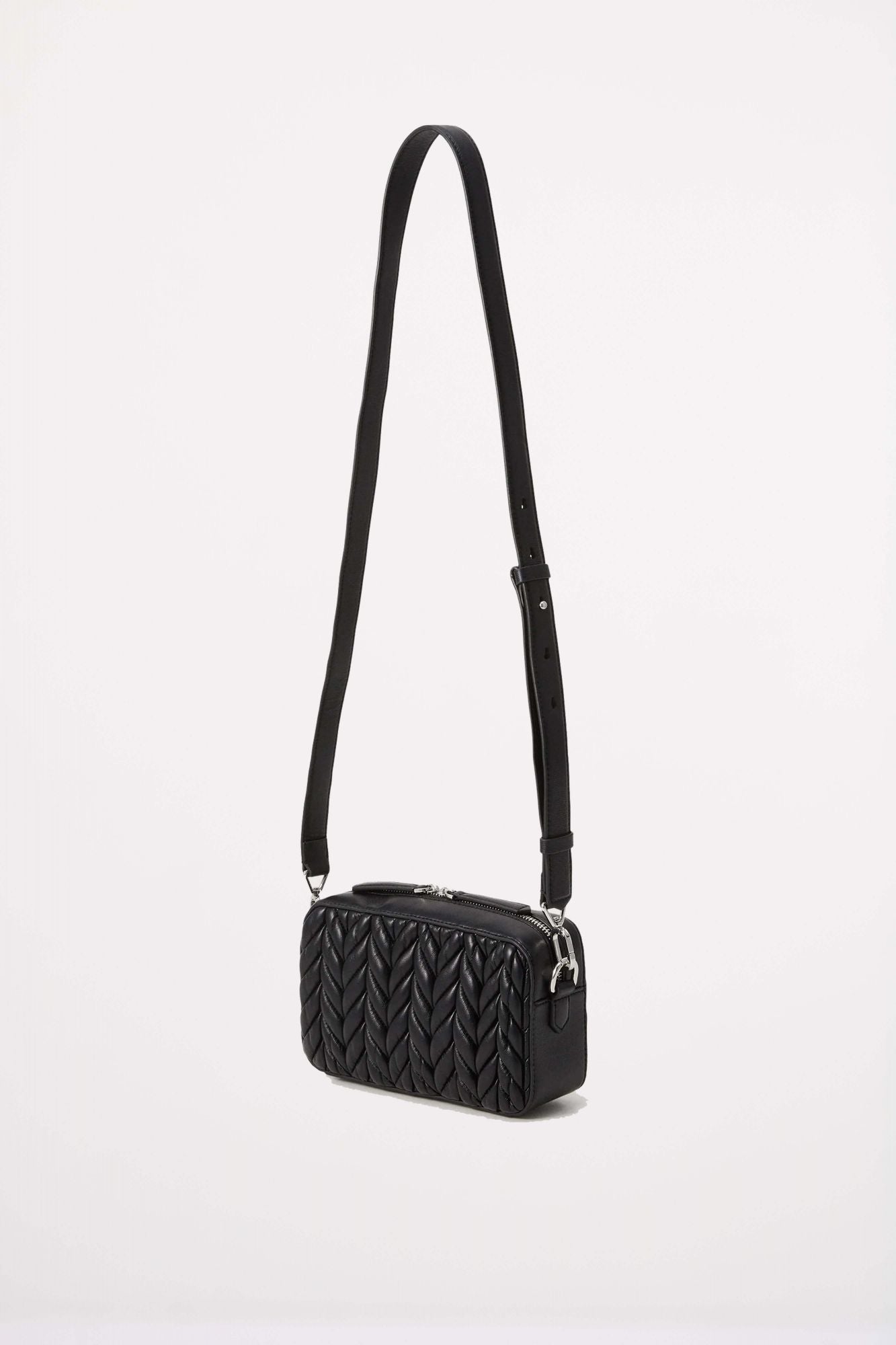 KARL LAGERFELD K WEAVE CAMERA BAG en color NEGRO (2)