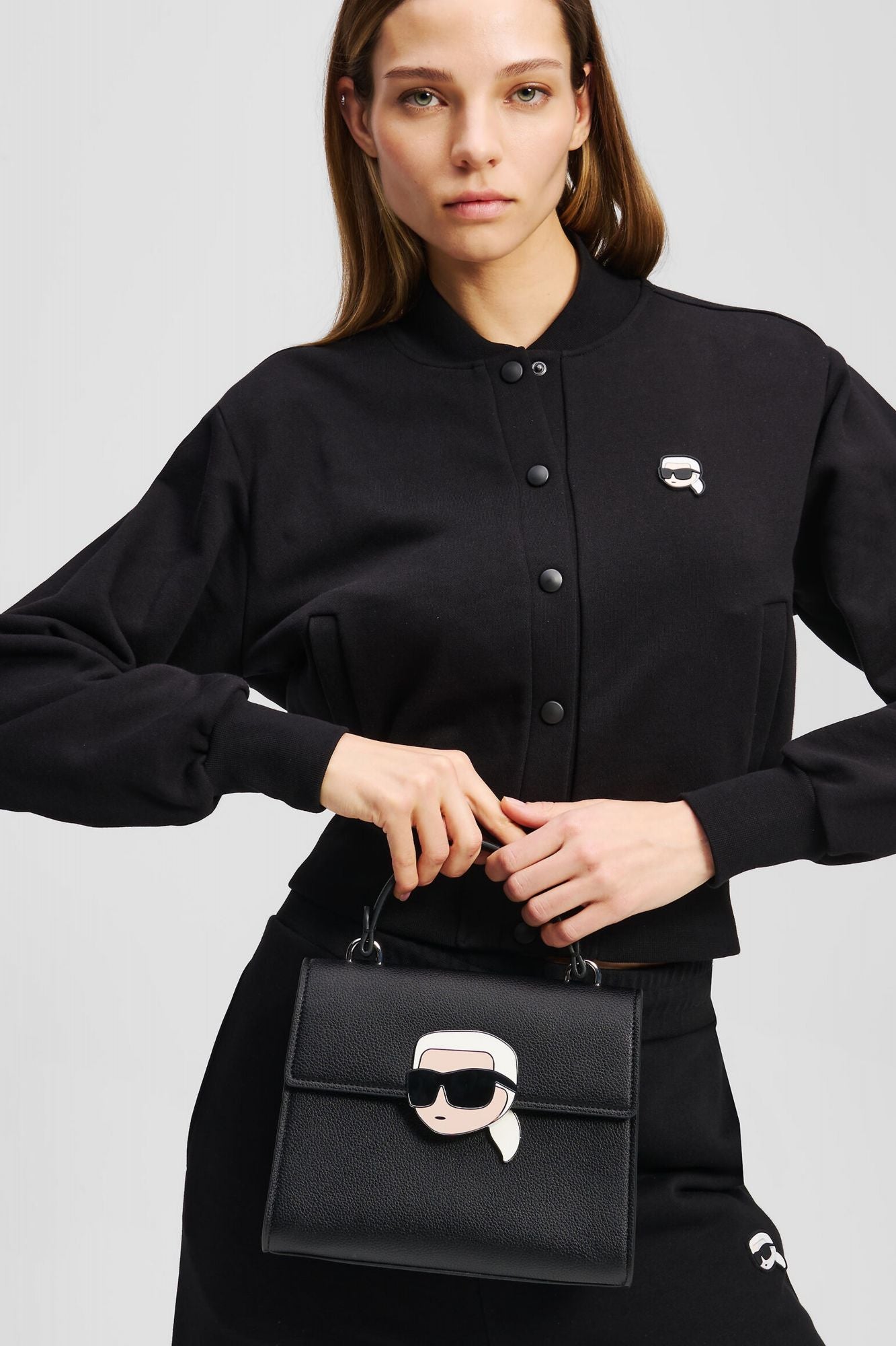 KARL LAGERFELD IKON GRAINY NS CROSSBODY en color NEGRO (4)