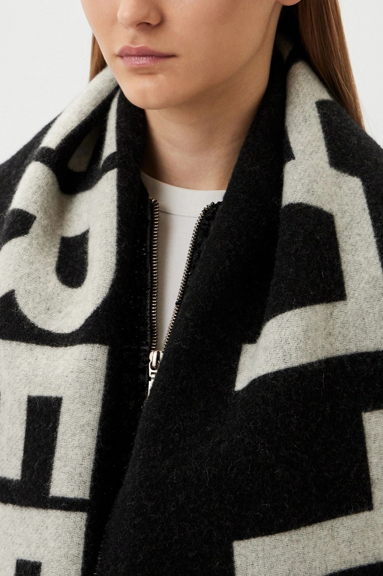 KARL LAGERFELD K ESEENTIAL WOVE SCARF en color NEGRO (3)