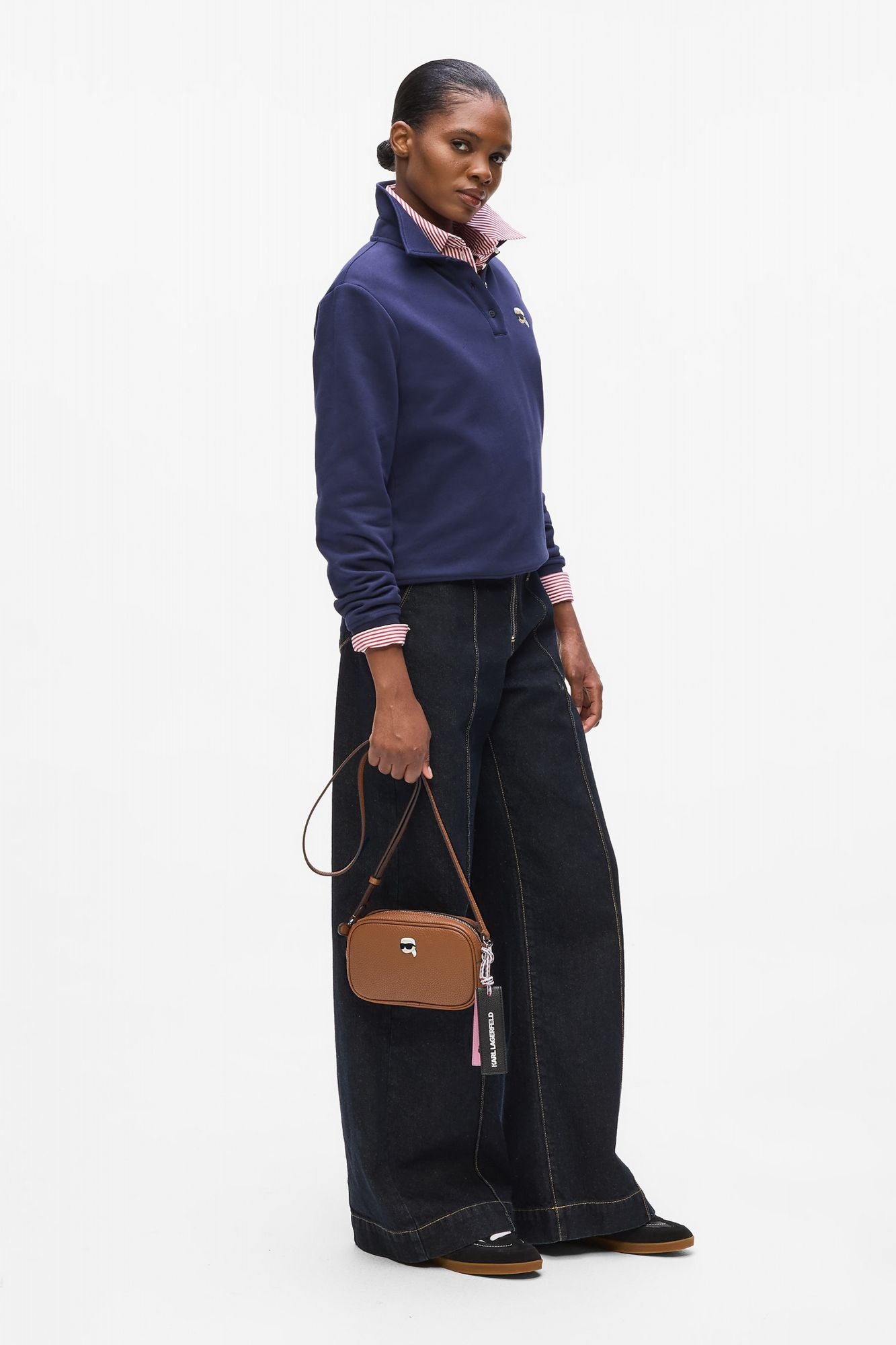 KARL LAGERFELD K/IKON PEBBLE SLIM CAMERA BAG en color MARRON (4)