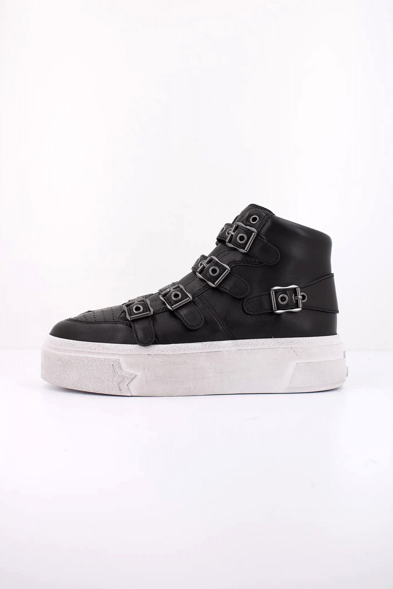 ASH STARMOON en color NEGRO (1)