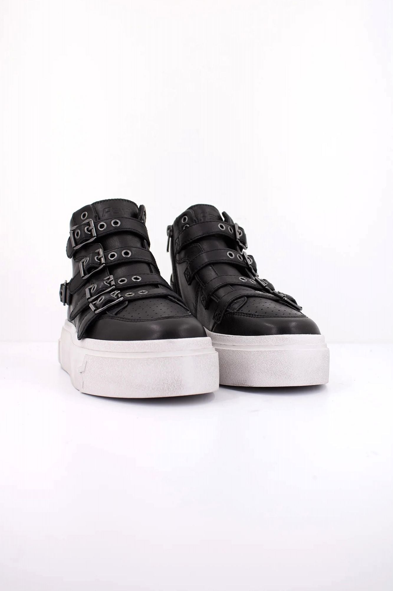 ASH STARMOON en color NEGRO (2)