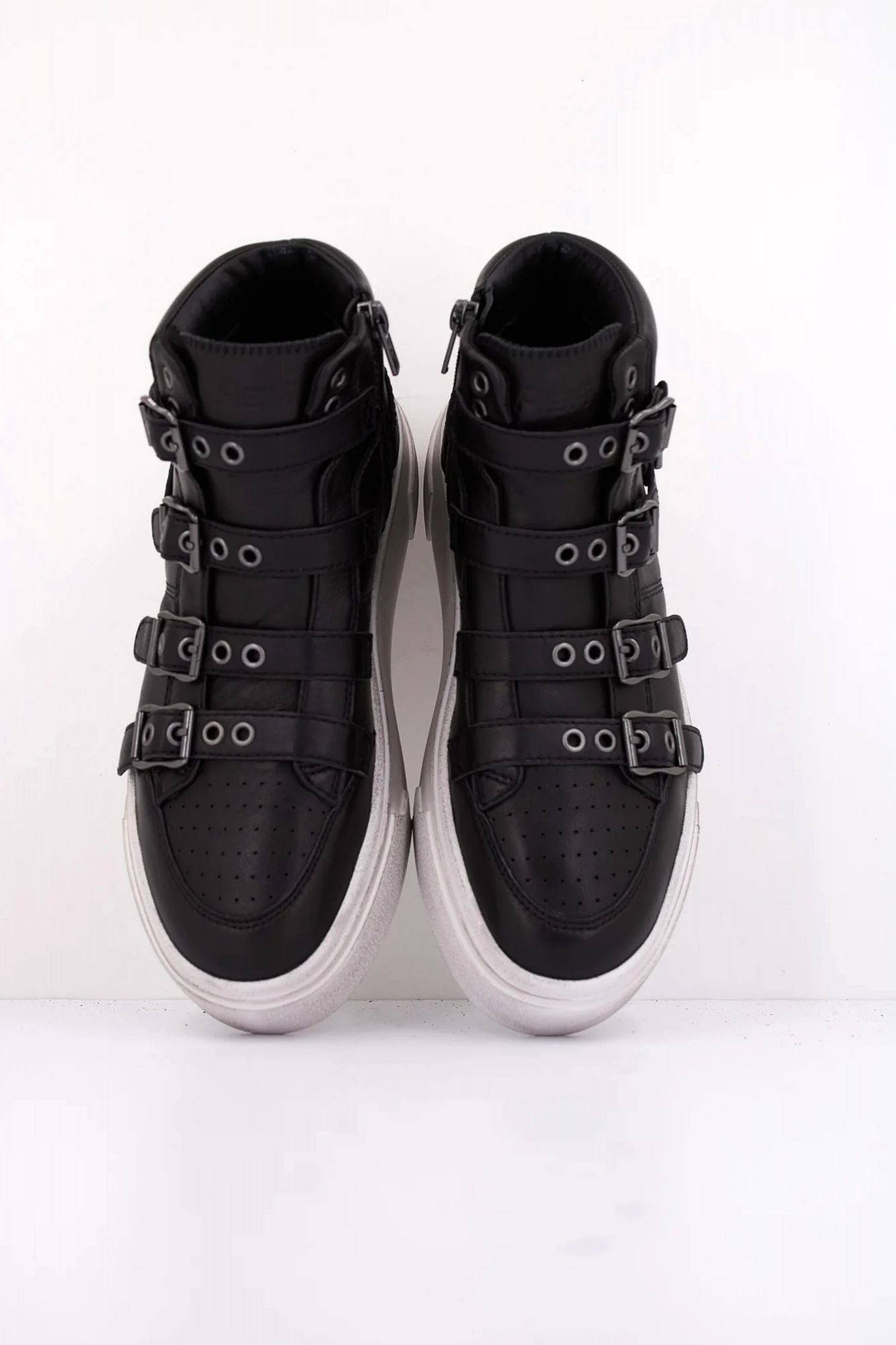 ASH STARMOON en color NEGRO (3)