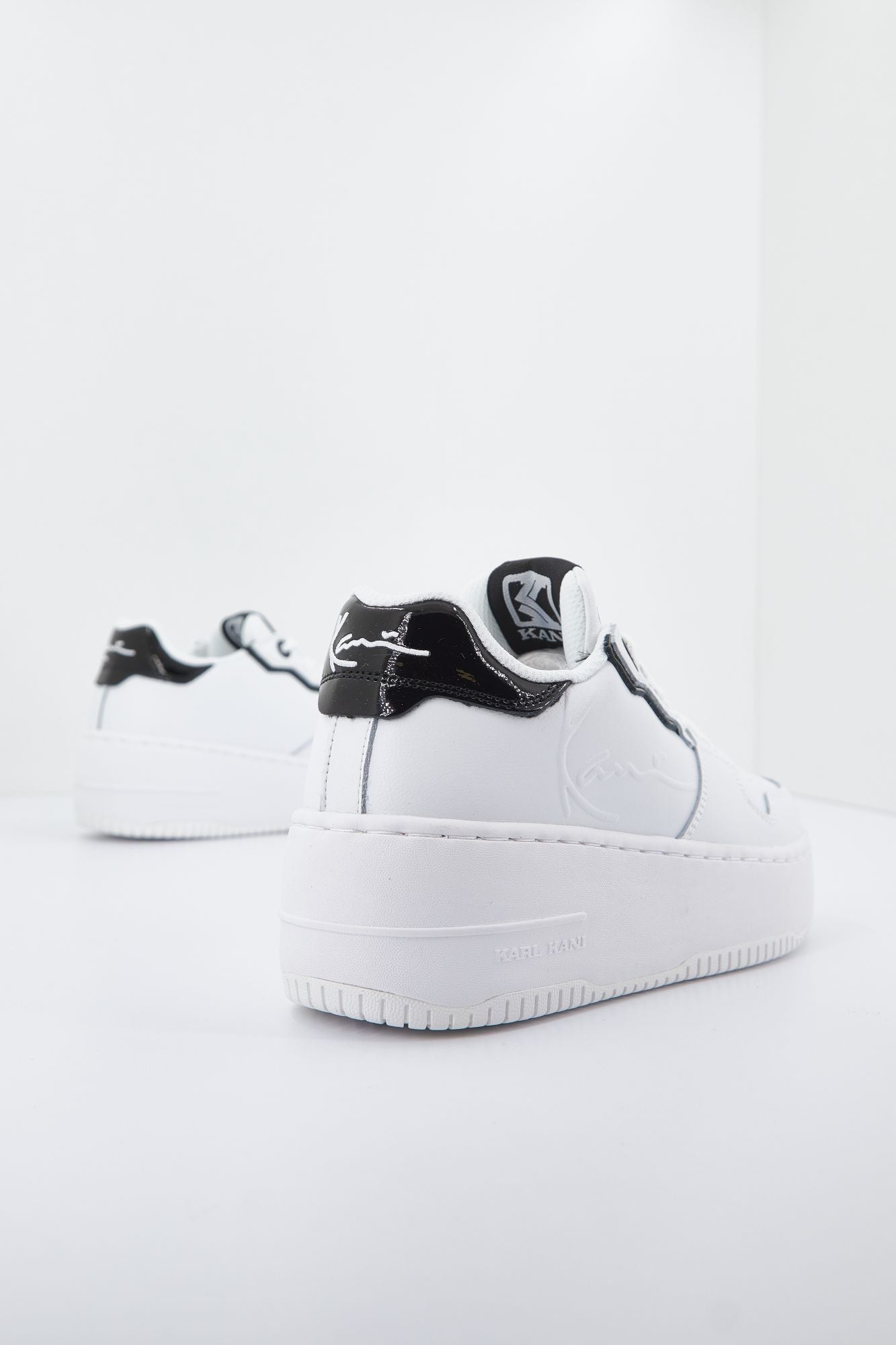KARL KANI UP HEEL LOGO en color BLANCO (1)