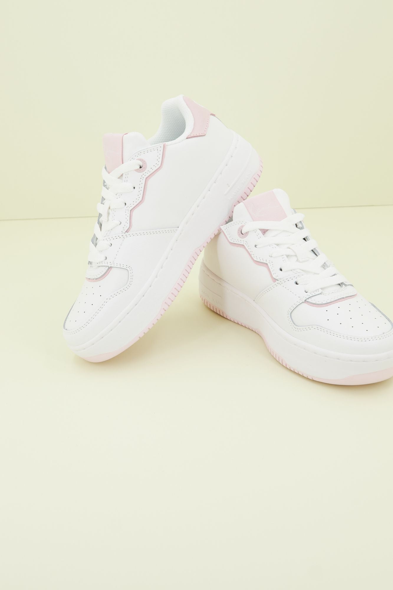 KARL KANI UP LOGO en color BLANCO (1)