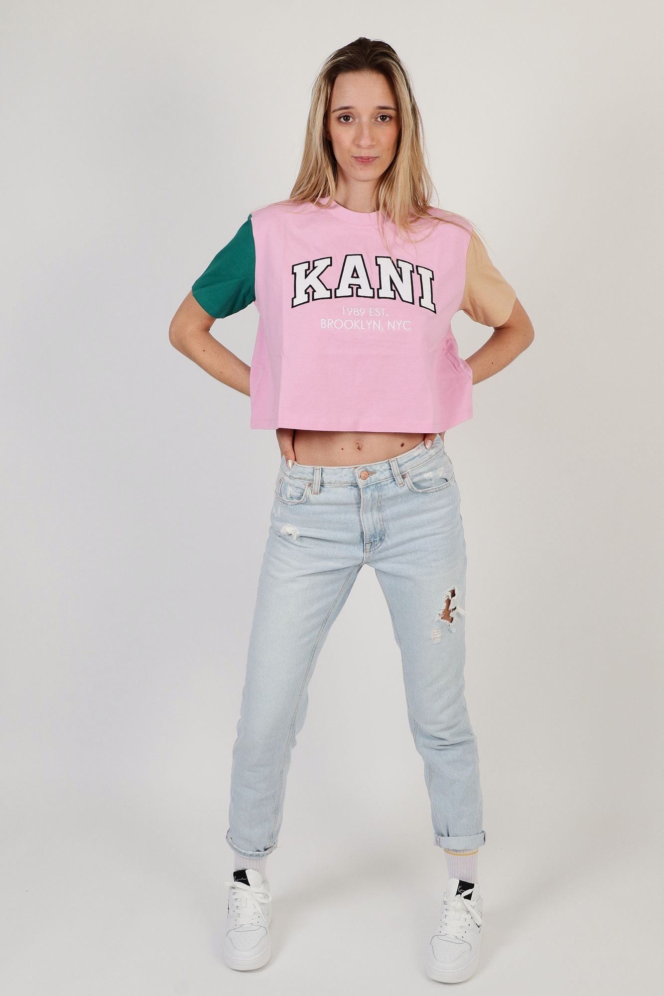 KARL KANI SERIF CROP en color ROSA (3)