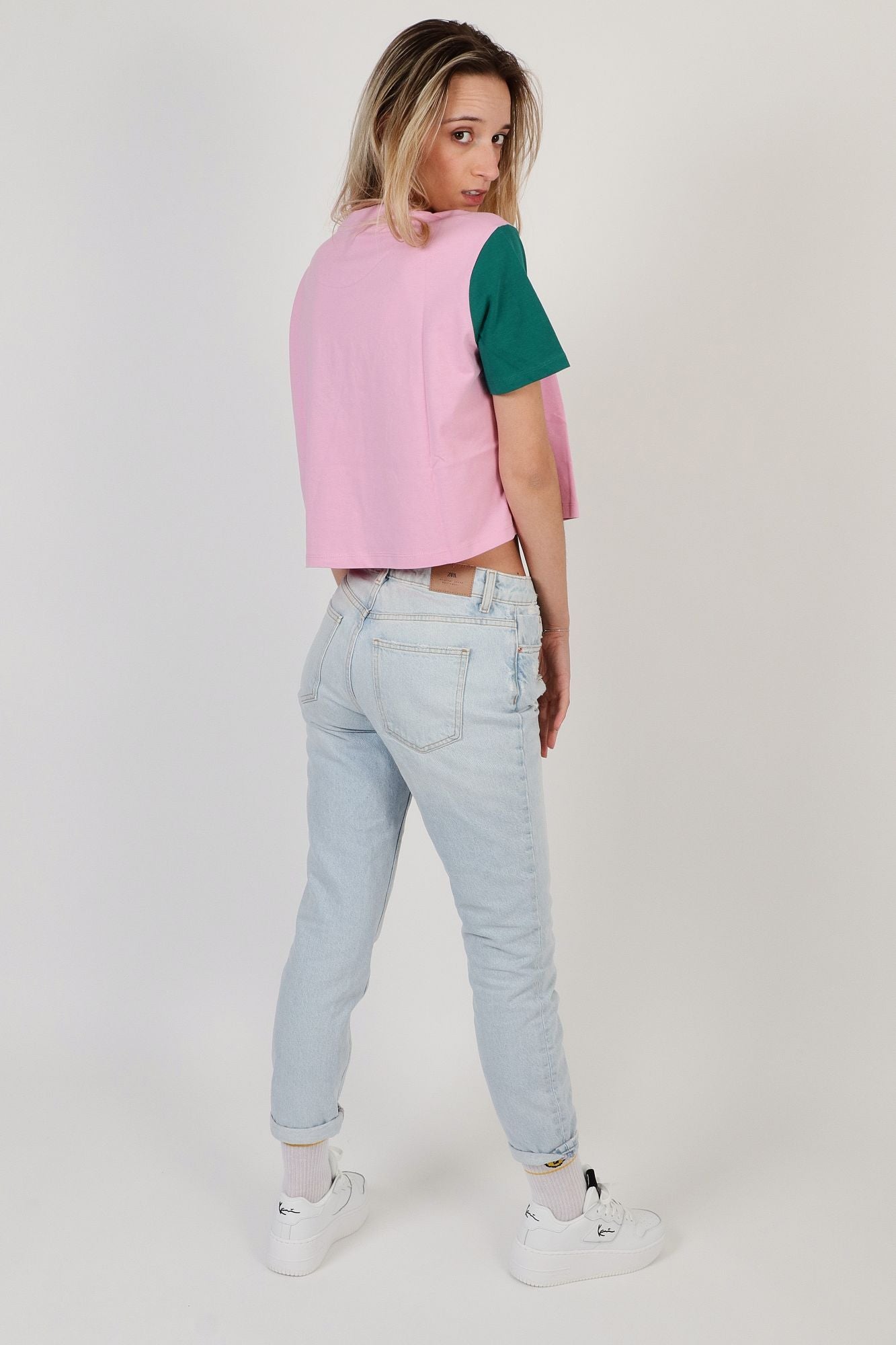 KARL KANI SERIF CROP en color ROSA (4)