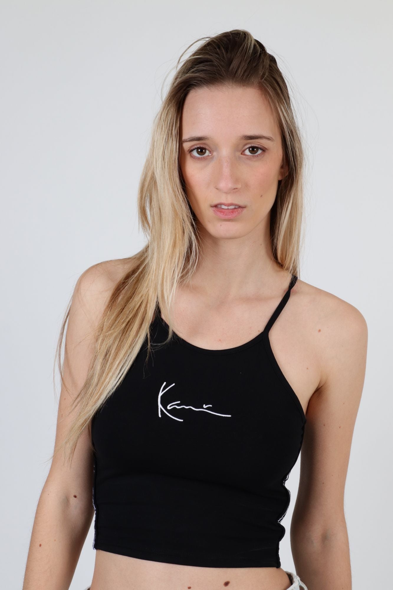 KARL KANI SIGNATUTE TAPE TOP en color NEGRO (4)