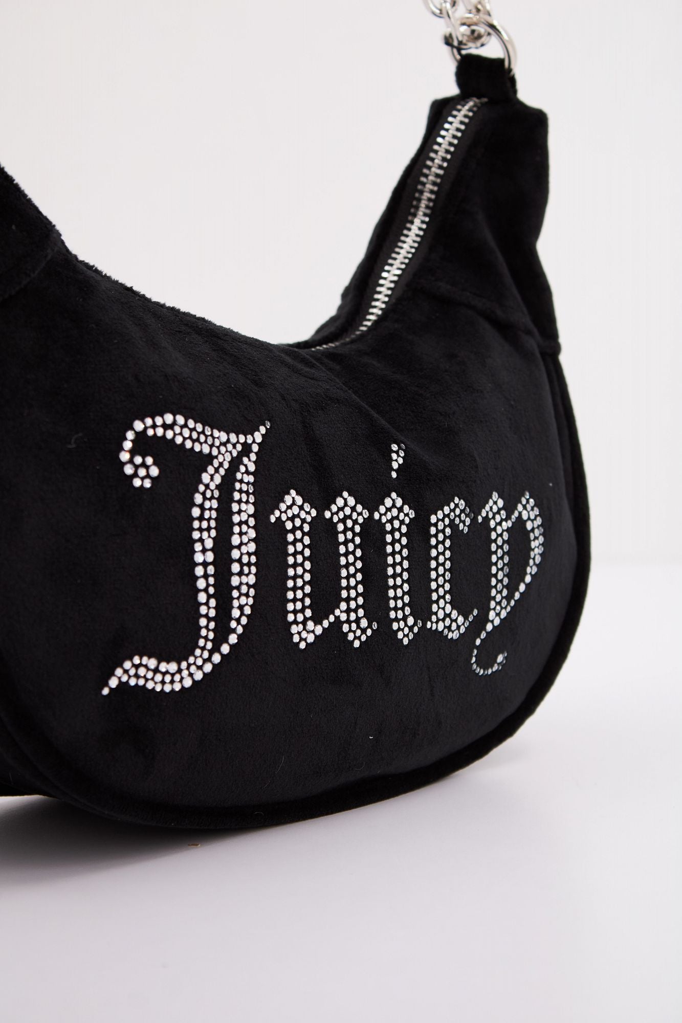 JUICY COUTURE KIMBERLY SMALL HOBO en color NEGRO (4)