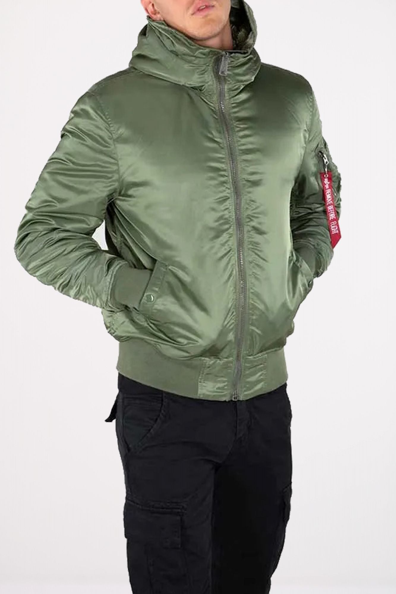 ALPHA INDUSTRIES MA-1 HOODED en color VERDE (2)