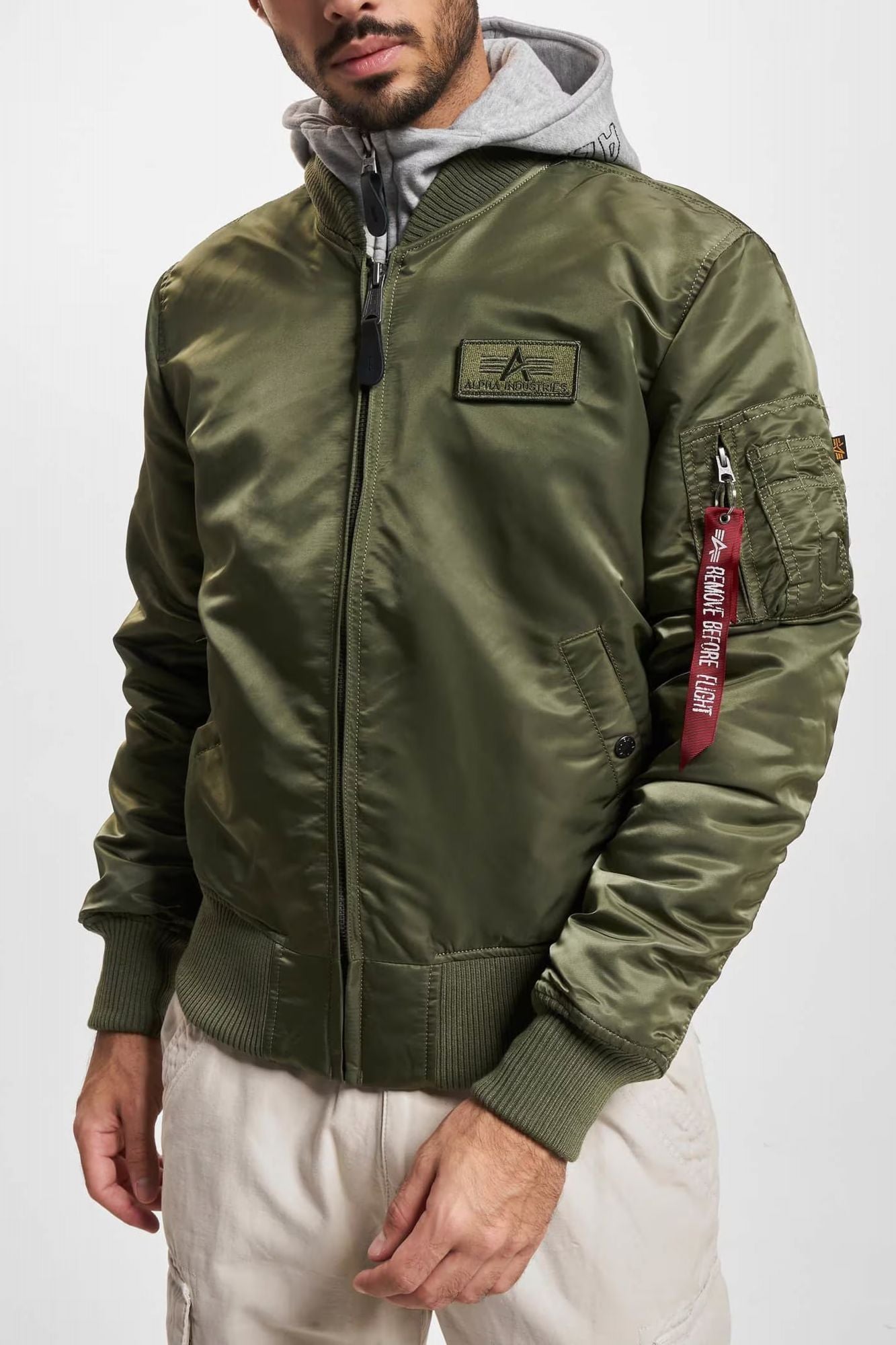 ALPHA INDUSTRIES MA-1 D-TEC en color VERDE (1)