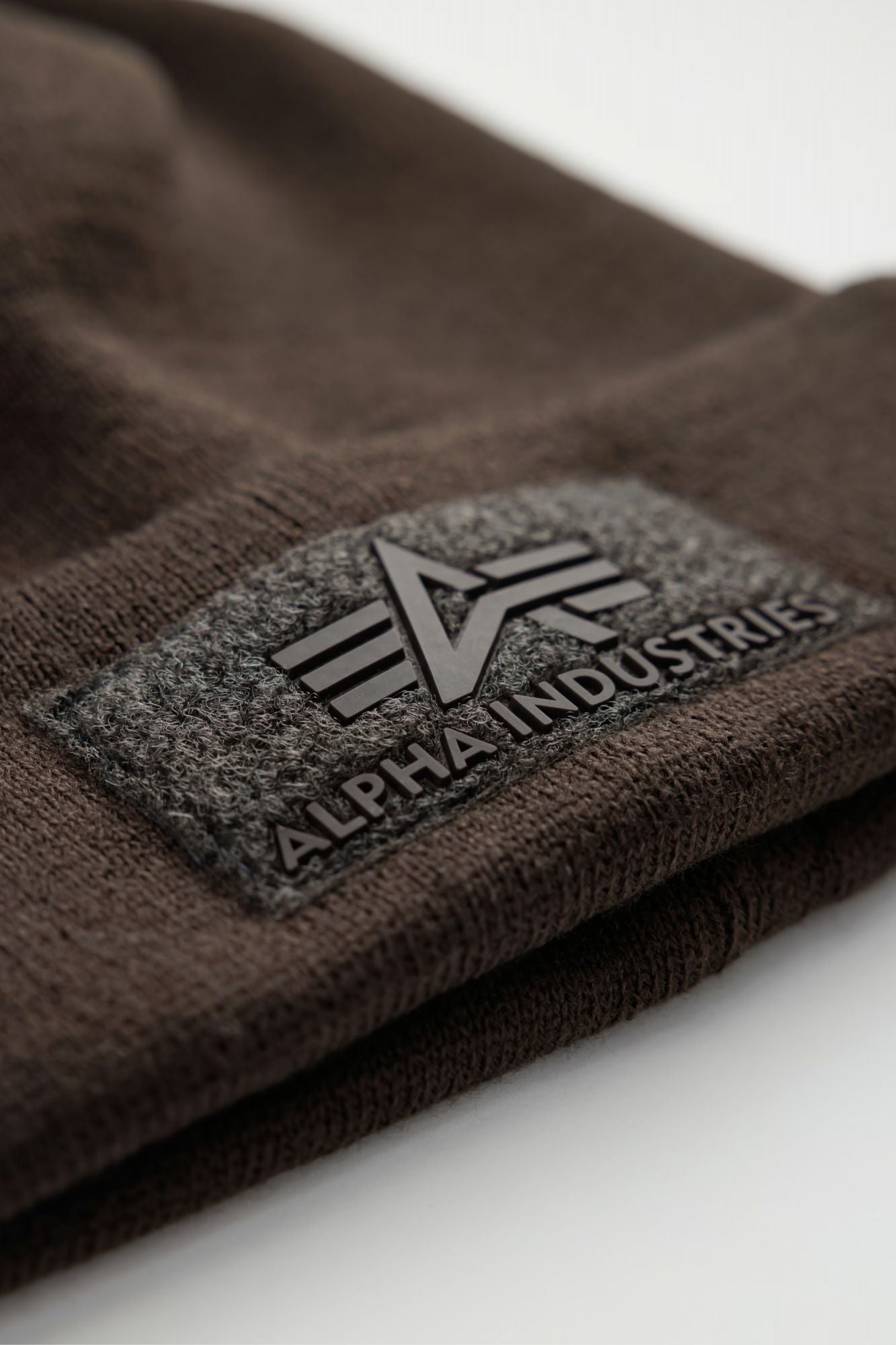 ALPHA INDUSTRIES VLC BEANIE en color MARRON (3)