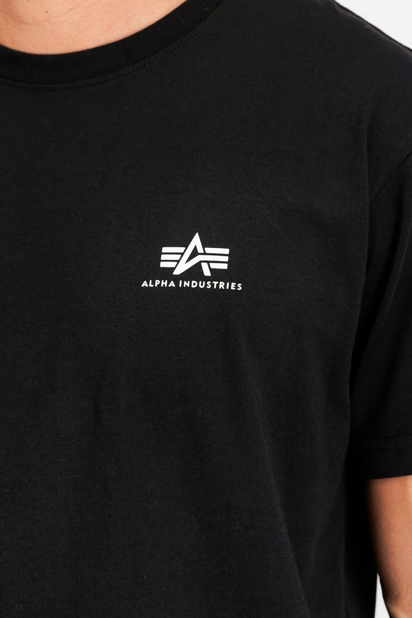 ALPHA INDUSTRIES TEE-SHIRT en color NEGRO (4)