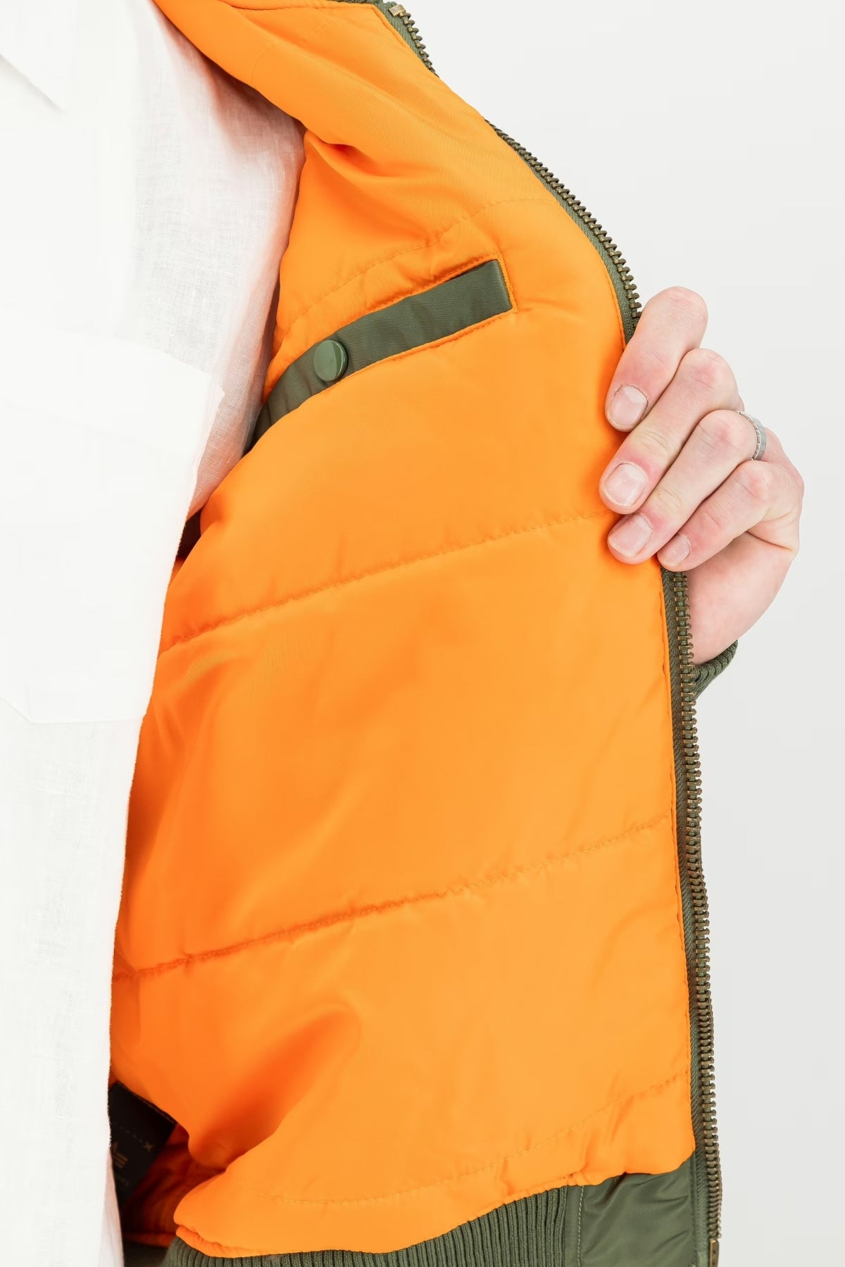 ALPHA INDUSTRIES THE MA-1 VF 59 BOMBER JACKET en color VERDE (3)