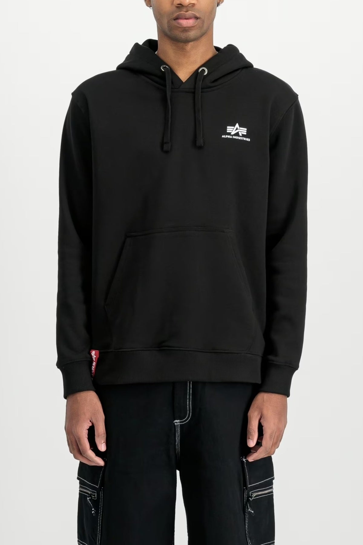 ALPHA INDUSTRIES THE BASIC HOODIE en color NEGRO (1)