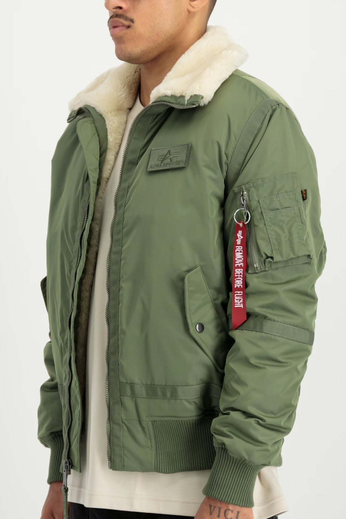 ALPHA INDUSTRIES THE B-15 III TT BOMBER JACKET en color VERDE (3)
