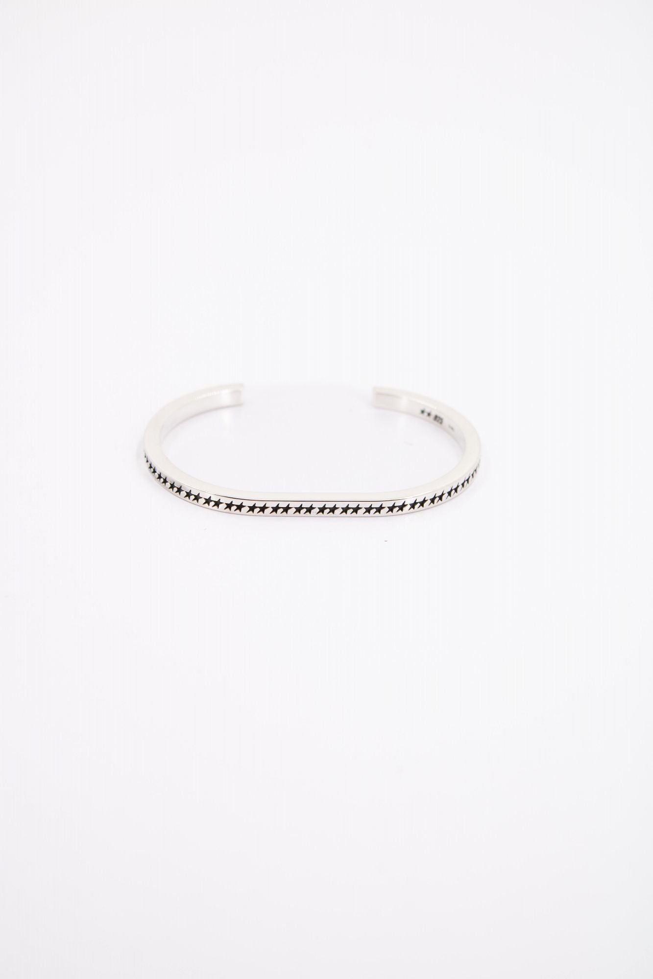 TWOJEYS ICON MONOGRAM BANGLE S en color PLATA (1)