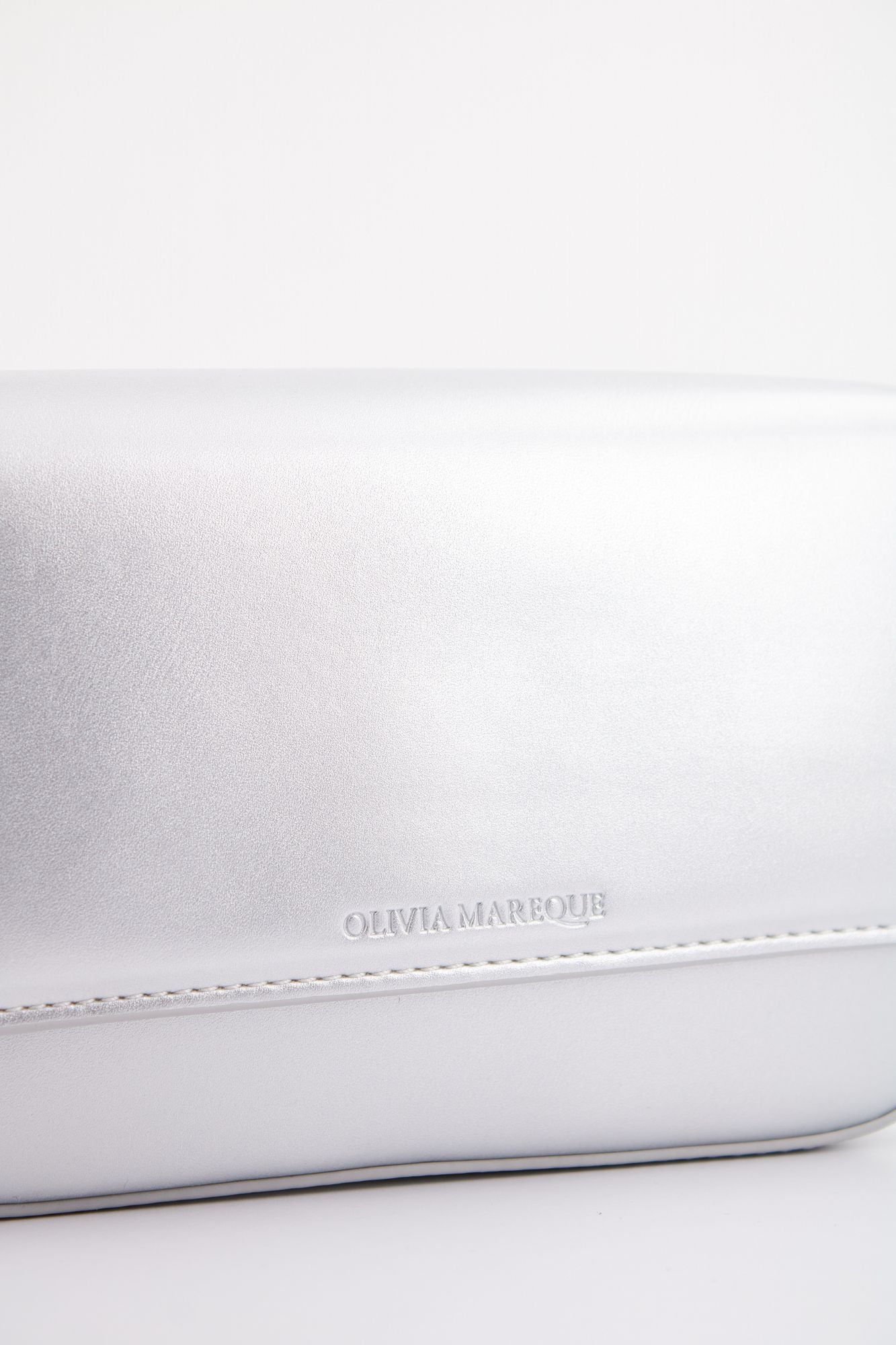 OLIVIA MAREQUE PANTONE en color PLATA (4)