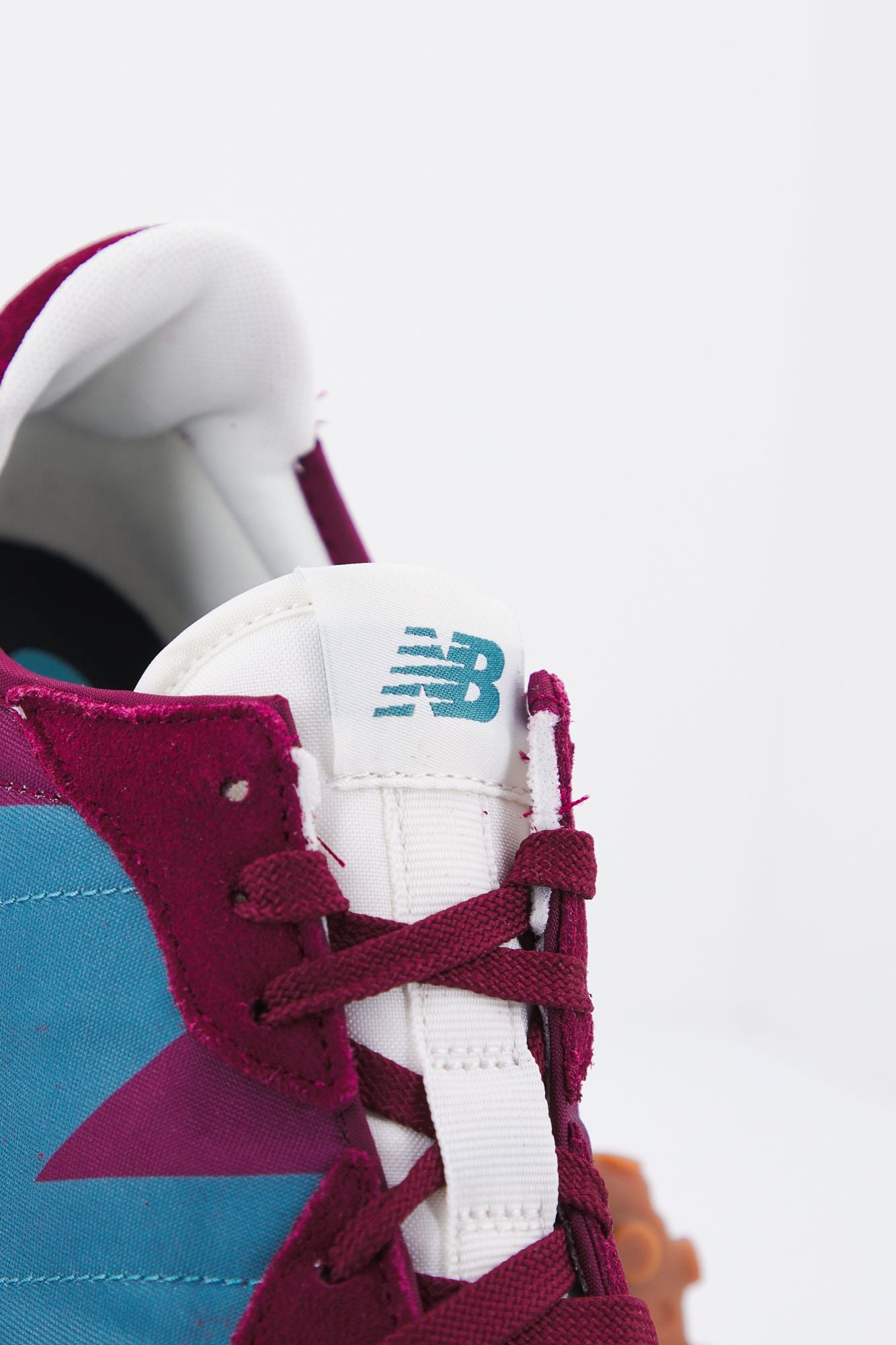 NEW BALANCE MS327 HE1 en color BURDEOS (4)