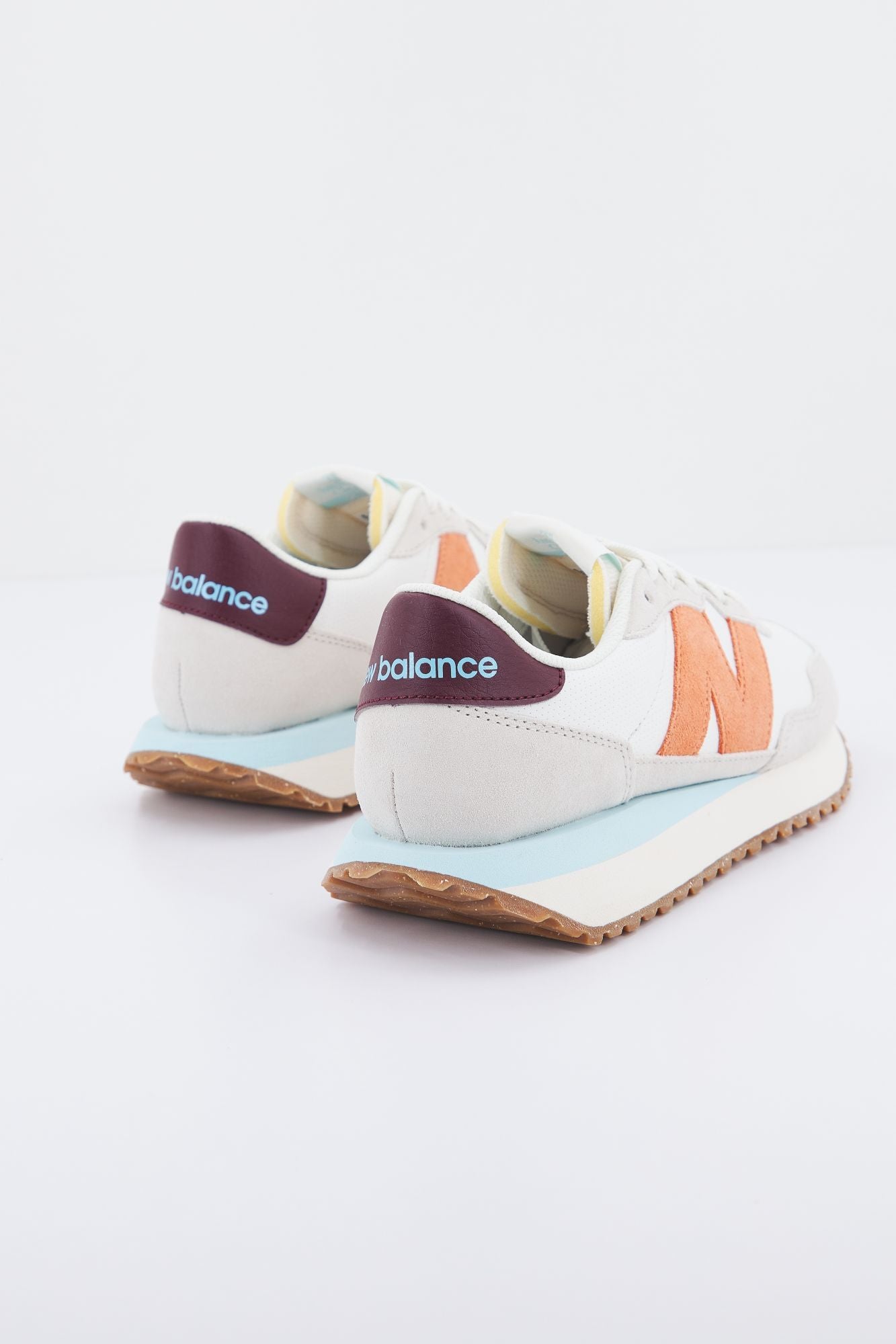 NEW BALANCE 120249 en color NUDE (2)