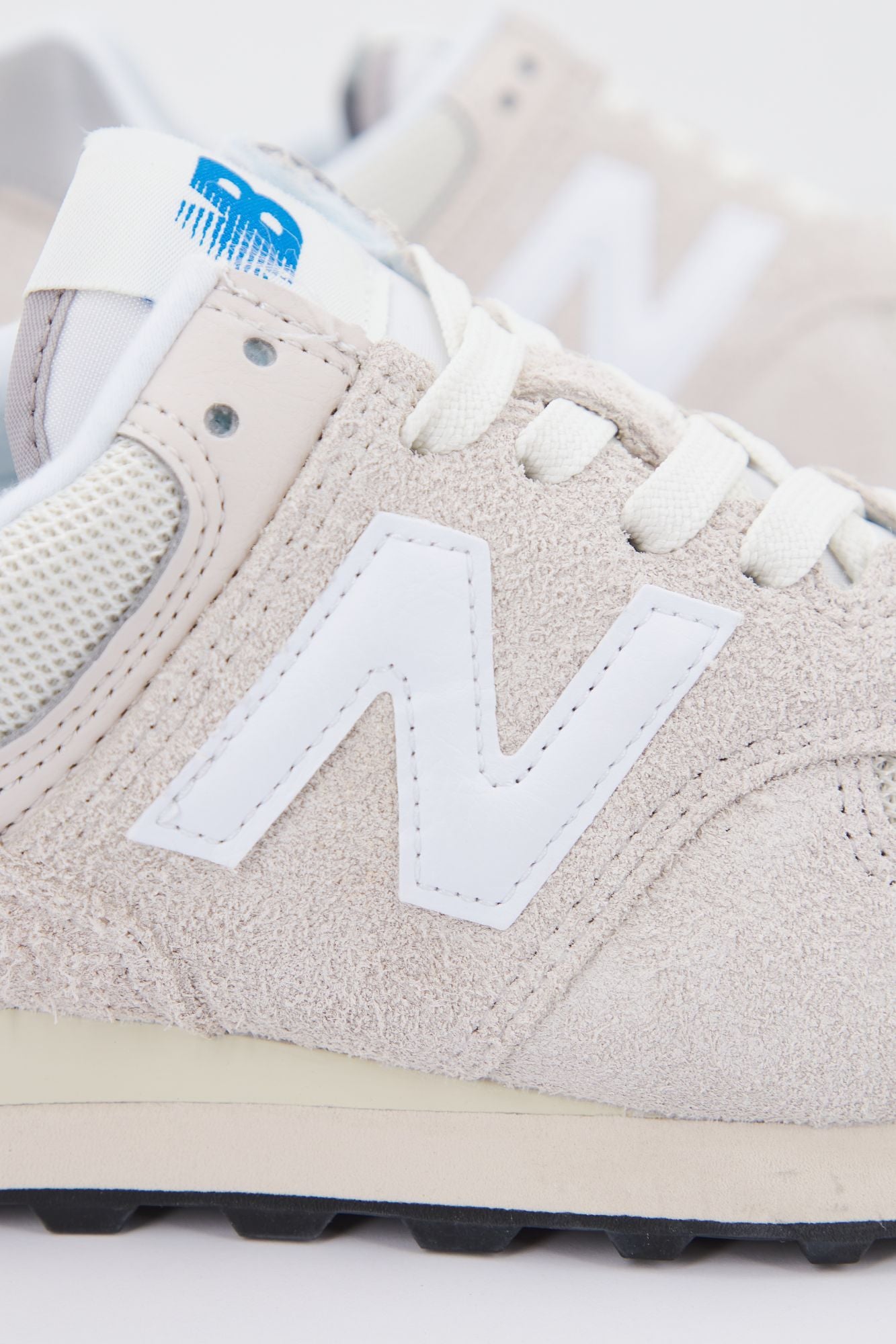 NEW BALANCE U574 RZ2 en color BEIS (3)