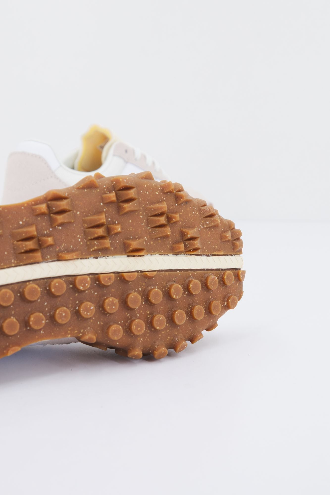 NEW BALANCE UXC72 RD en color BEIS (4)