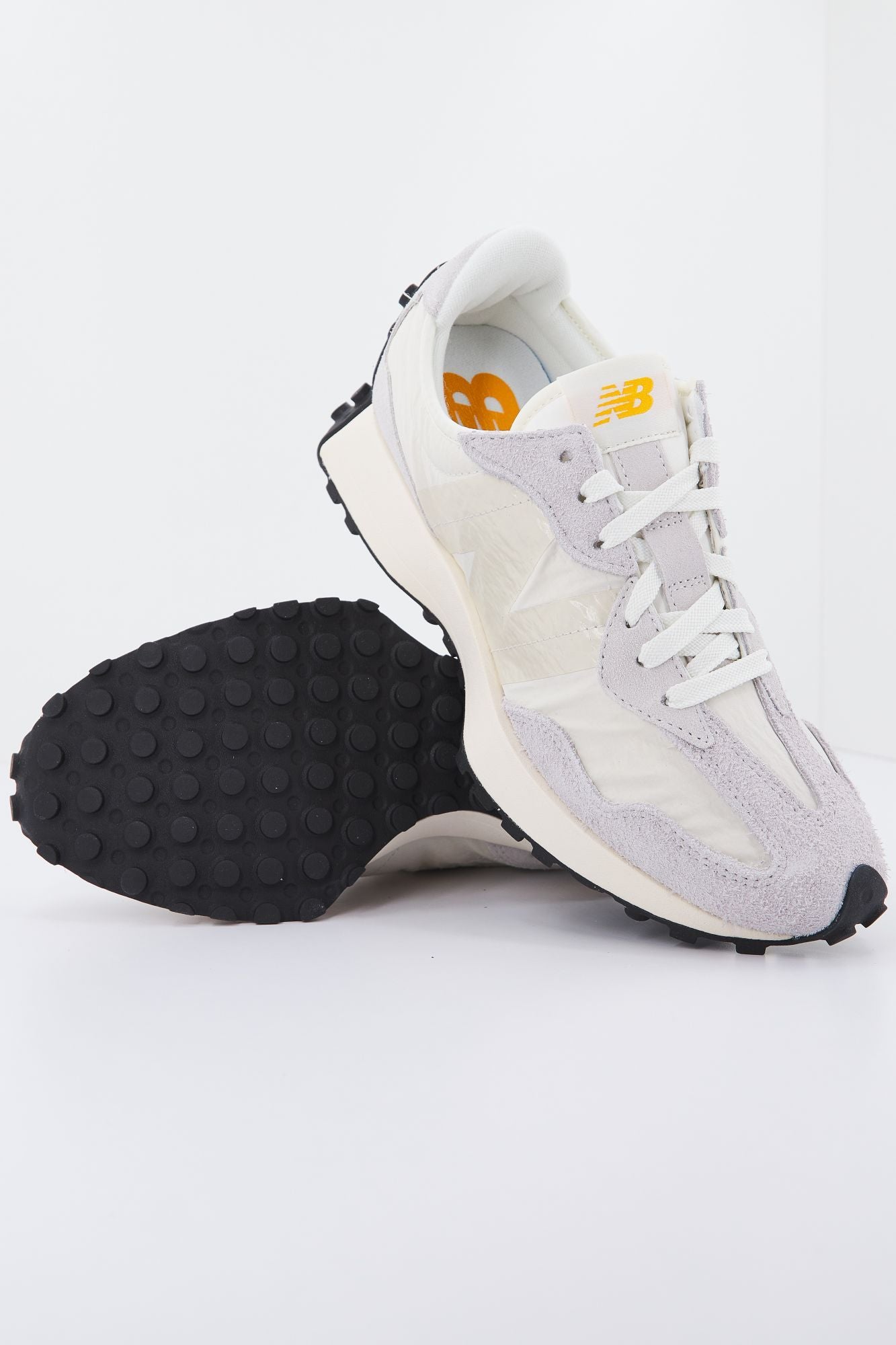 NEW BALANCE MS327 CJ en color BEIS (4)